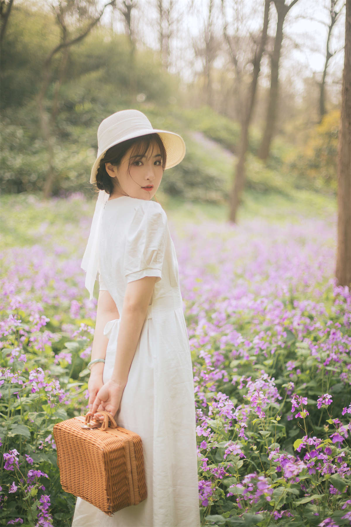 YITUYU艺图语 2022.04.14 One day in spring 我是金儿呀-日更街拍