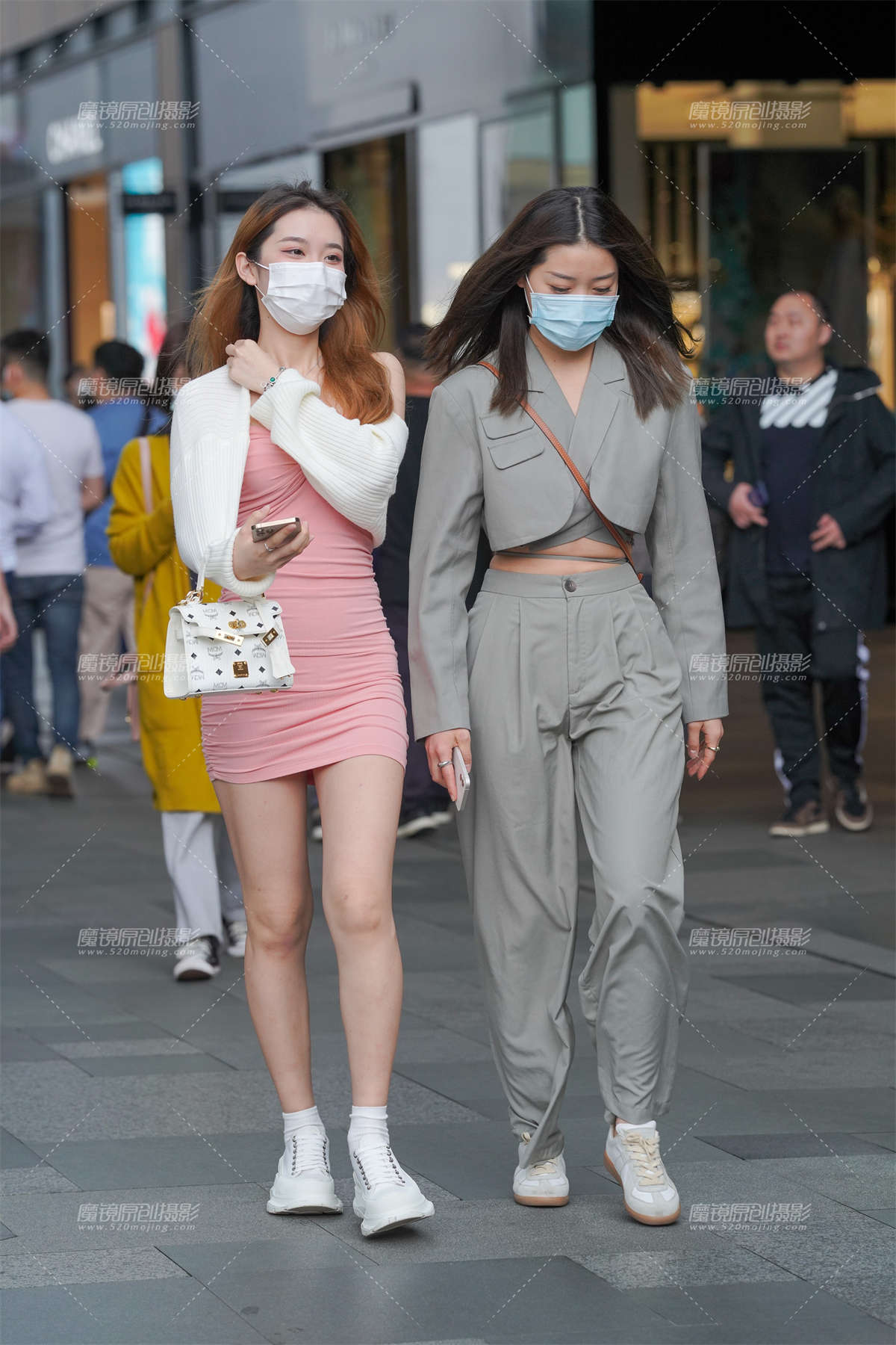 粉裙美女-日更街拍