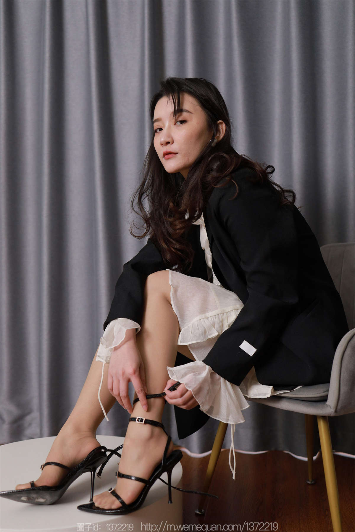 IESS异思趣向 2023.02.04 丝享家1351：秋秋 黑色绑带-日更街拍