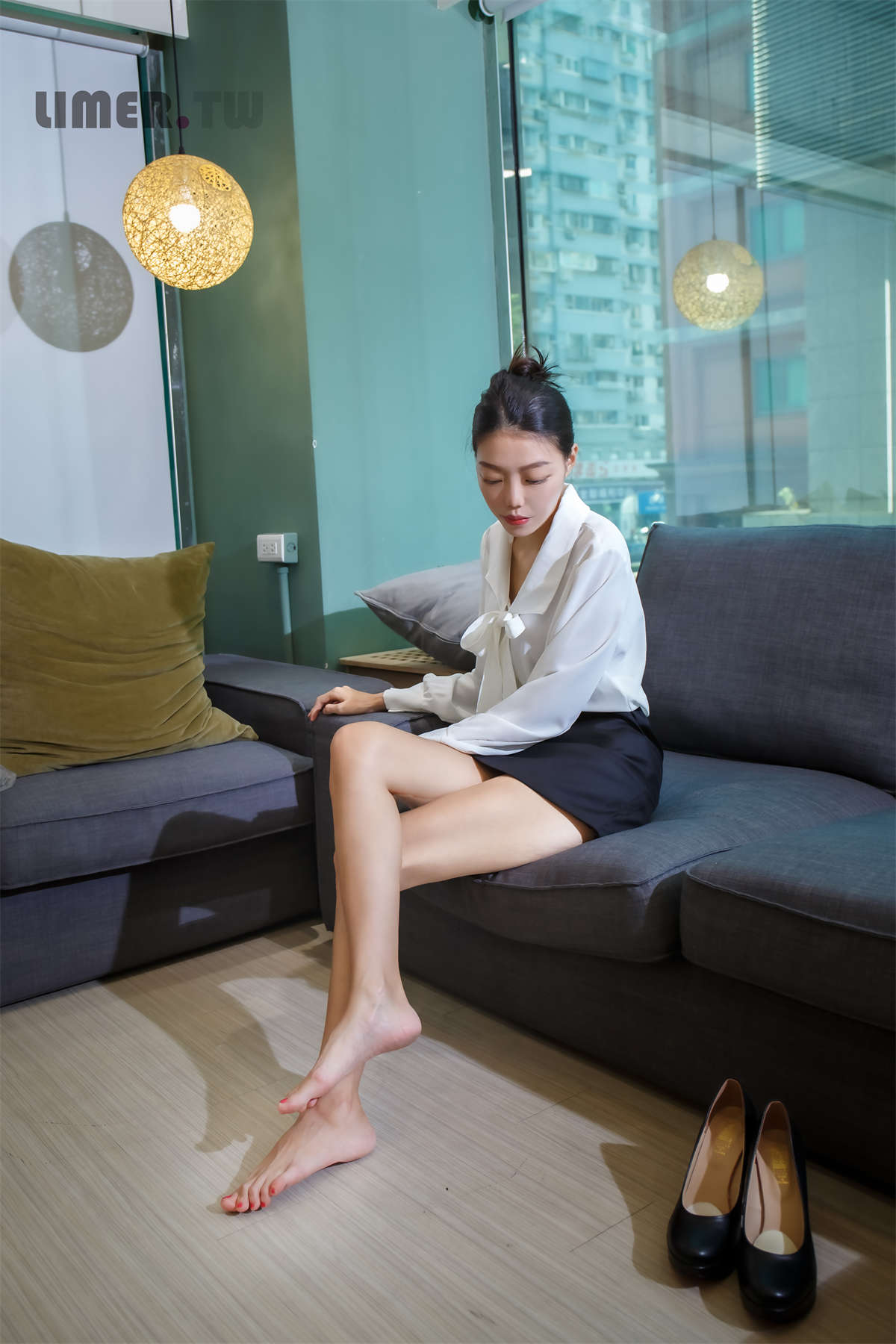 图片[2]-Limerence原创 No.77 Joy 美腿秘书的居家生活-日更街拍