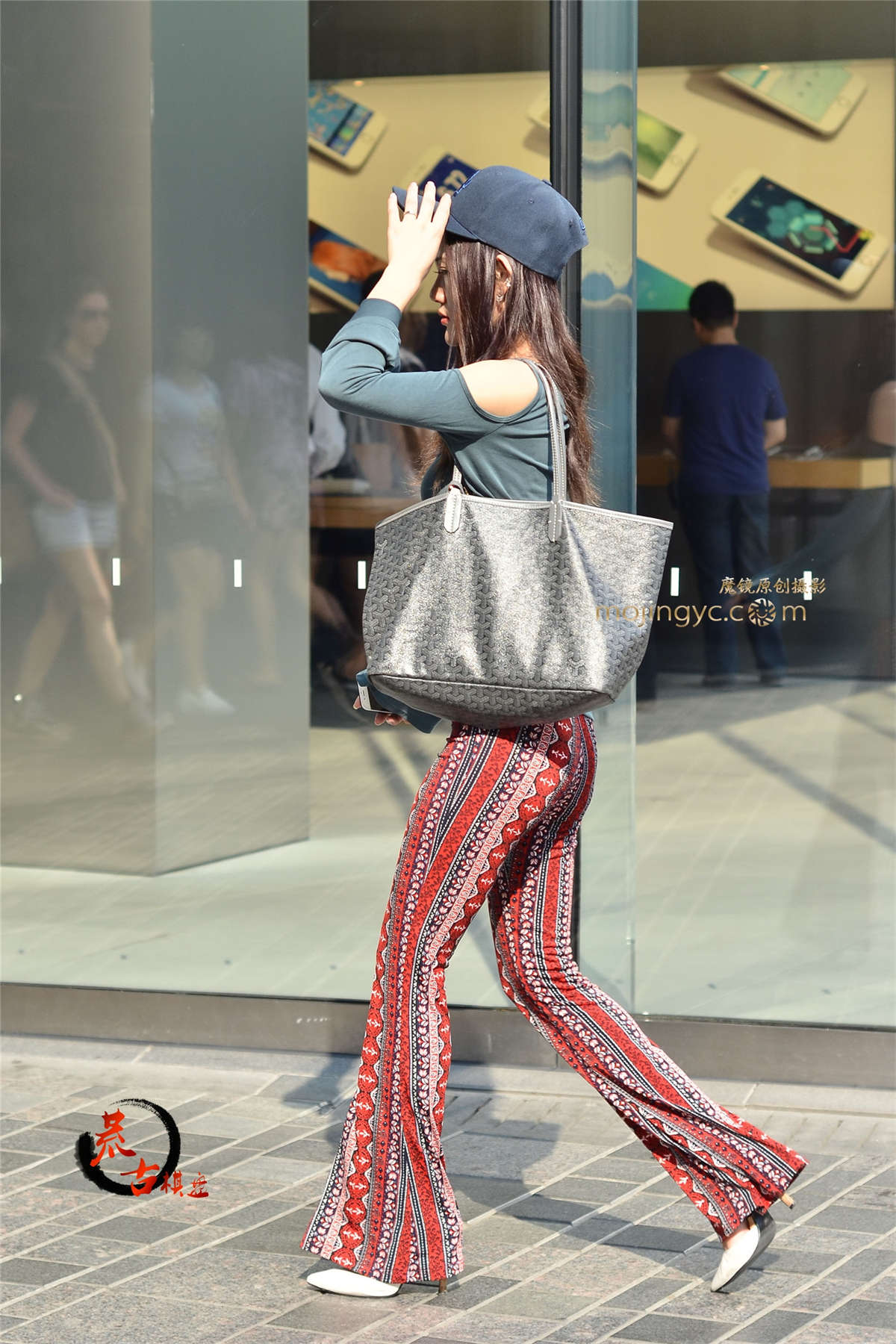 图片[2]-紧绷的裤子，紧绷的曲线-日更街拍