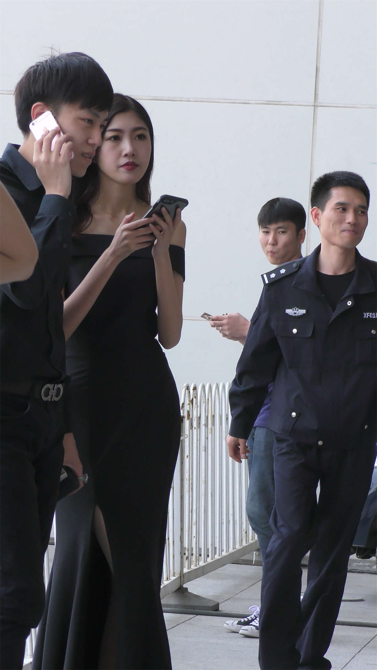 图片[2]-天生丽质美颜车模小姐-日更街拍