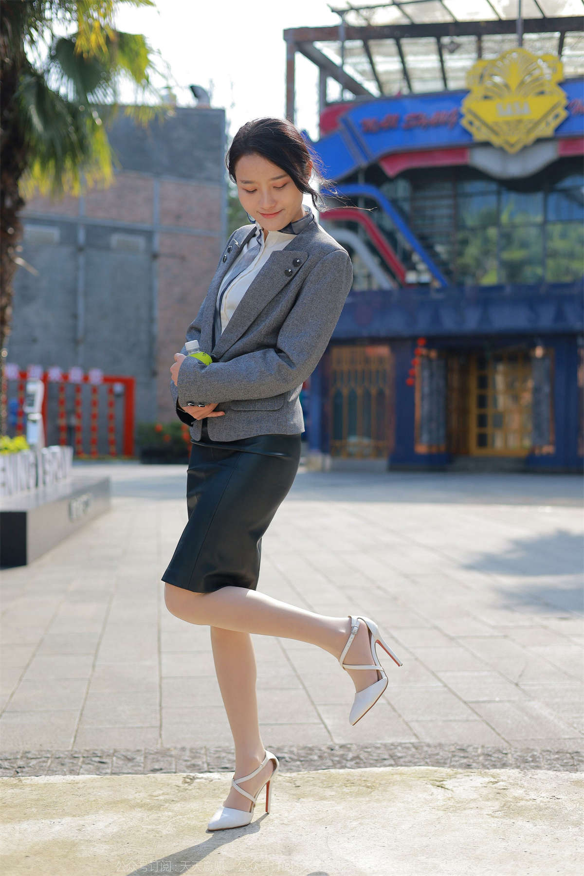 IESS异思趣向 2022.04.22 丝享家1067：婉萍 转角遇见她-日更街拍