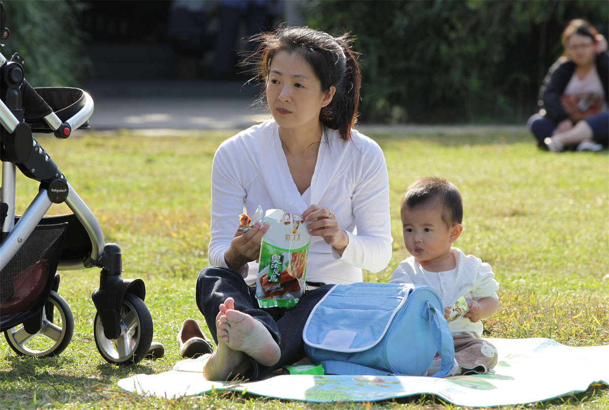 踏青公园街拍系列No.484 如何评判这双美脚，我顿时没了方向-日更街拍
