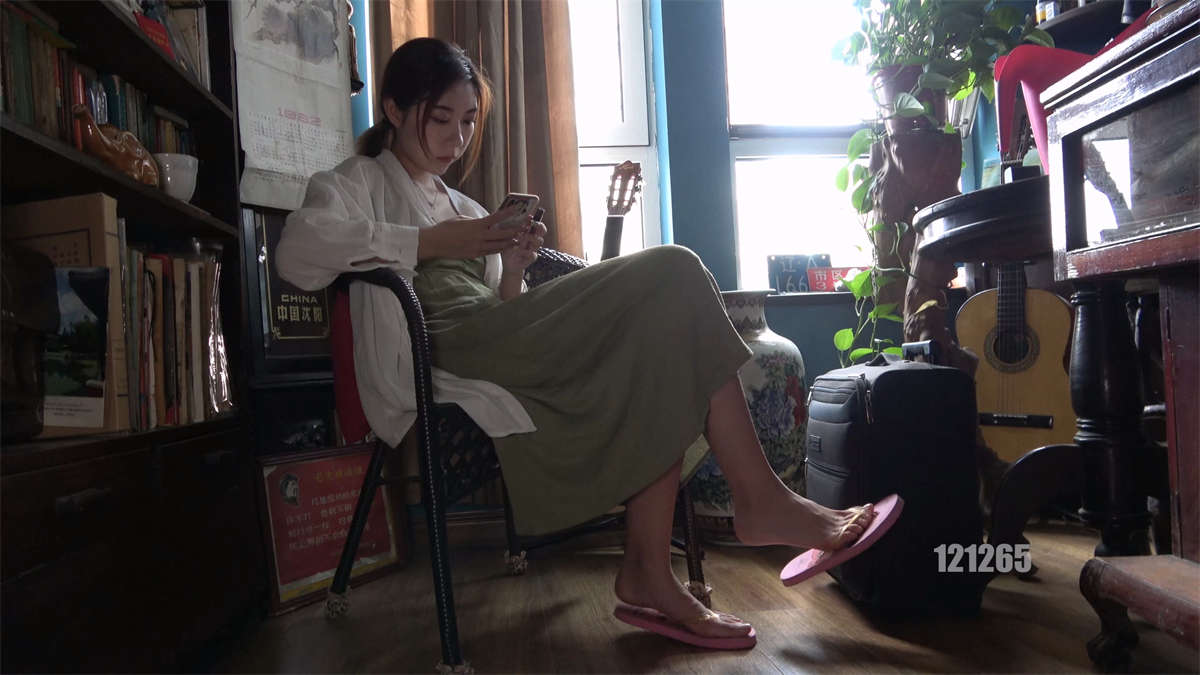 图片[2]-【K&M】萌萌展示性感裸足-日更街拍