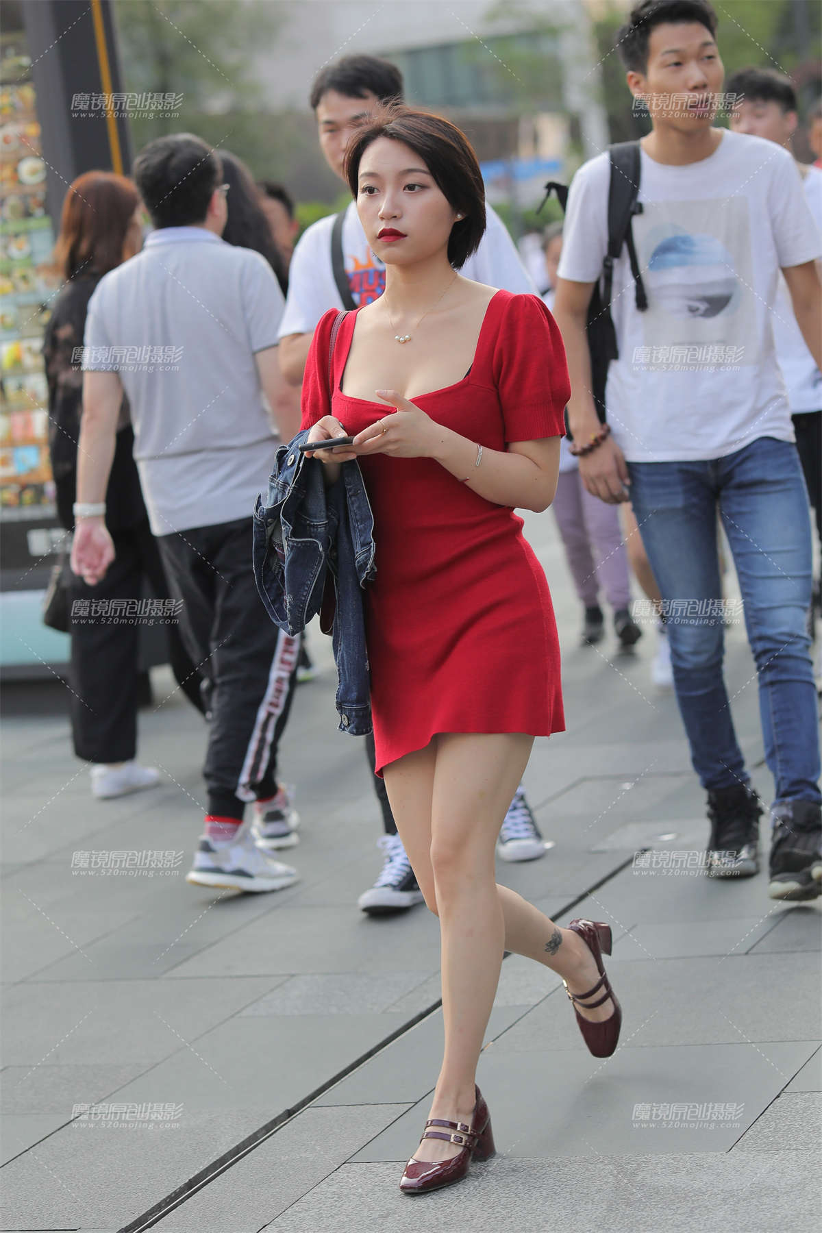 好看的短发女孩-日更街拍