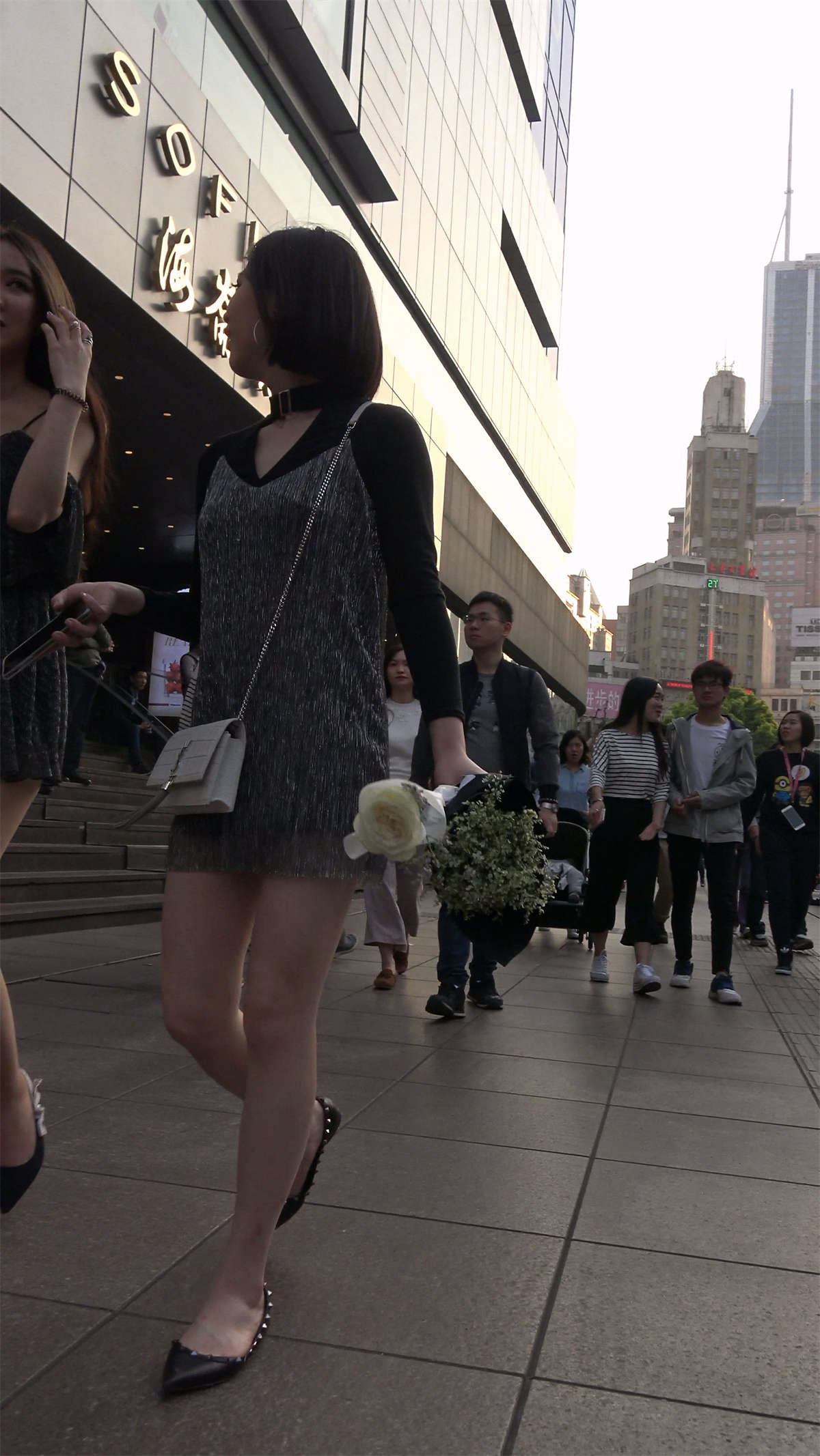 图片[2]-超性感好身材包臀裙美腿高跟鞋女神姐妹-日更街拍