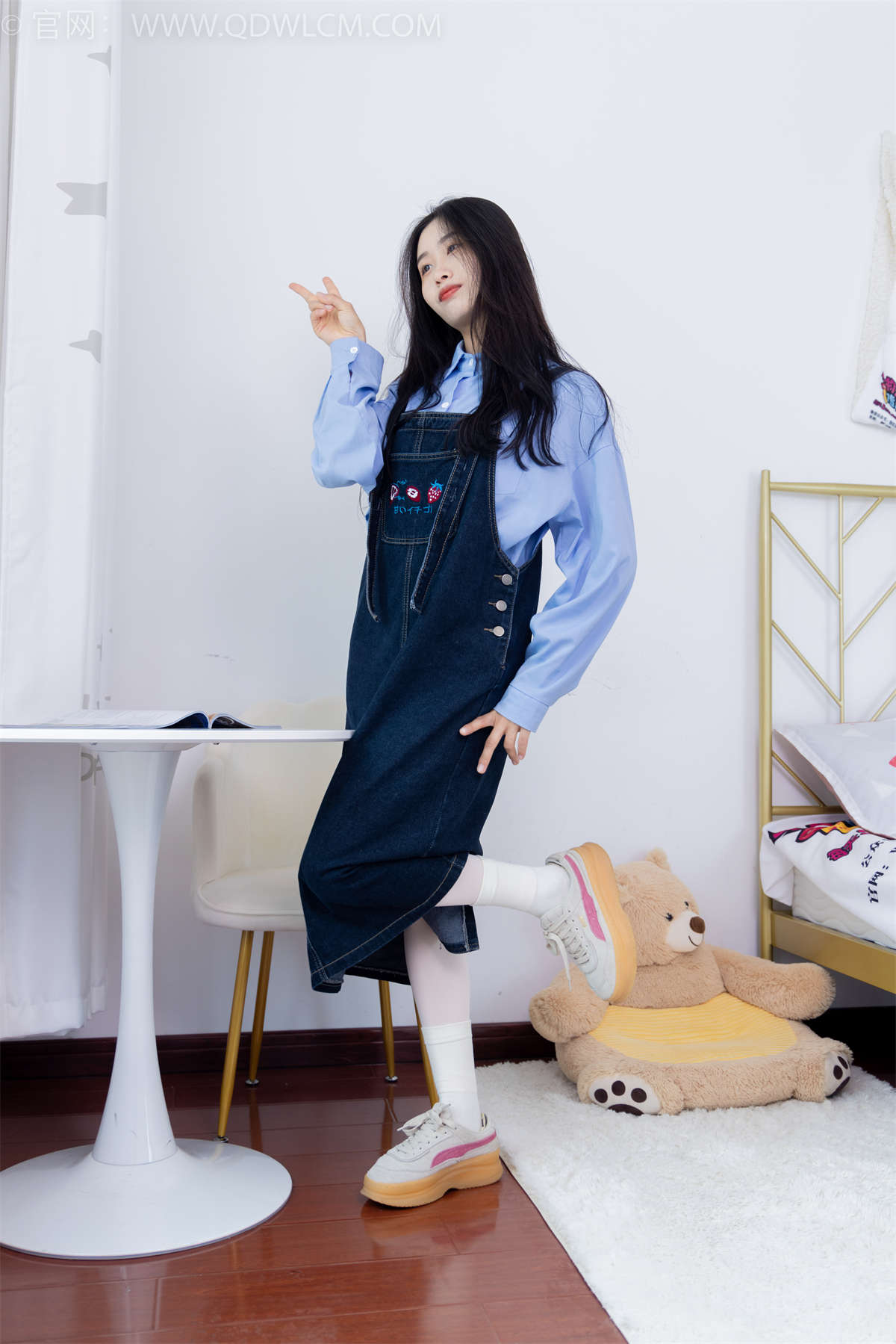 物恋传媒 NO.1570 绒绒-一个人的悲喜-日更街拍