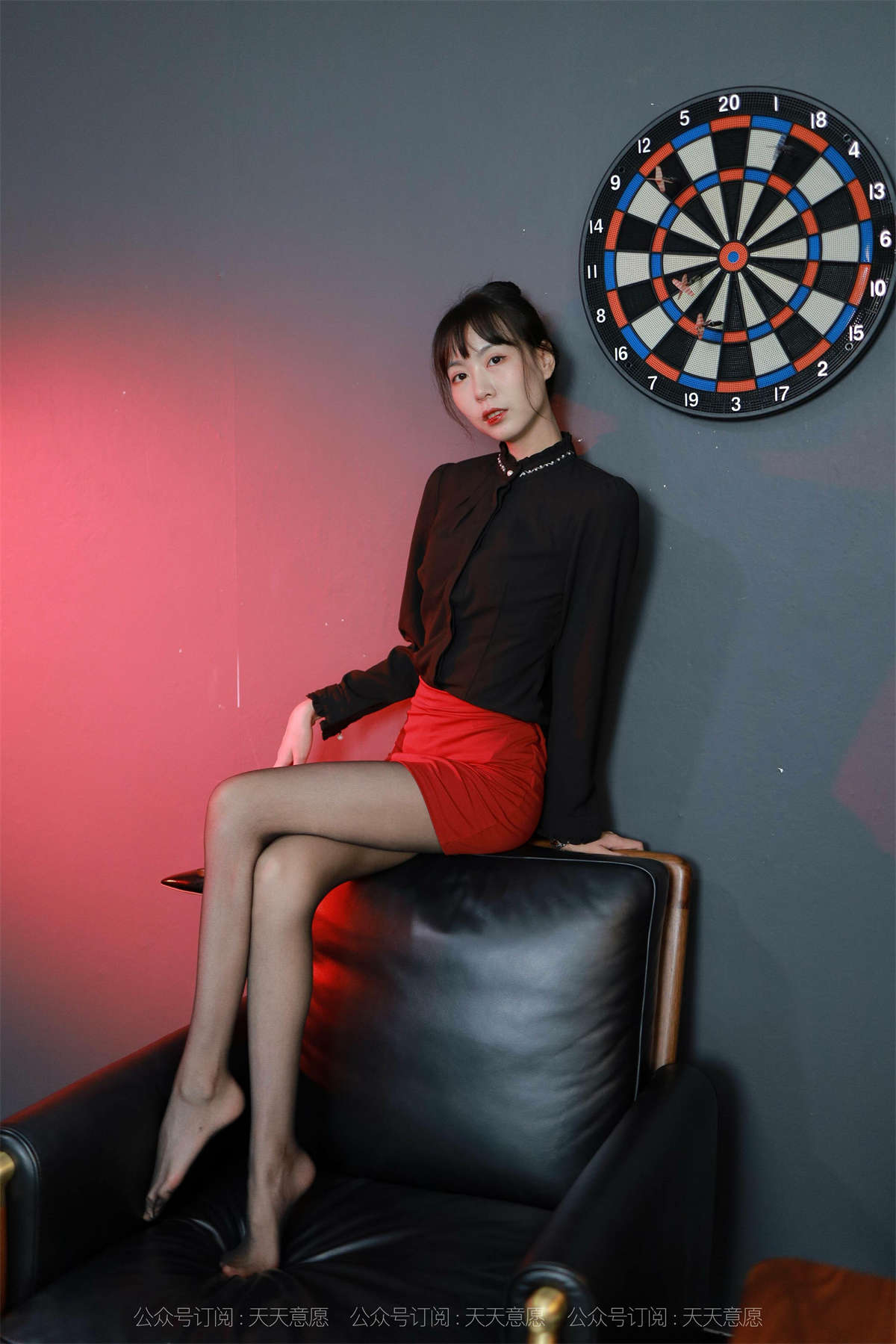 图片[2]-IESS异思趣向 丝享家959期：团团 姓感红与黑-日更街拍