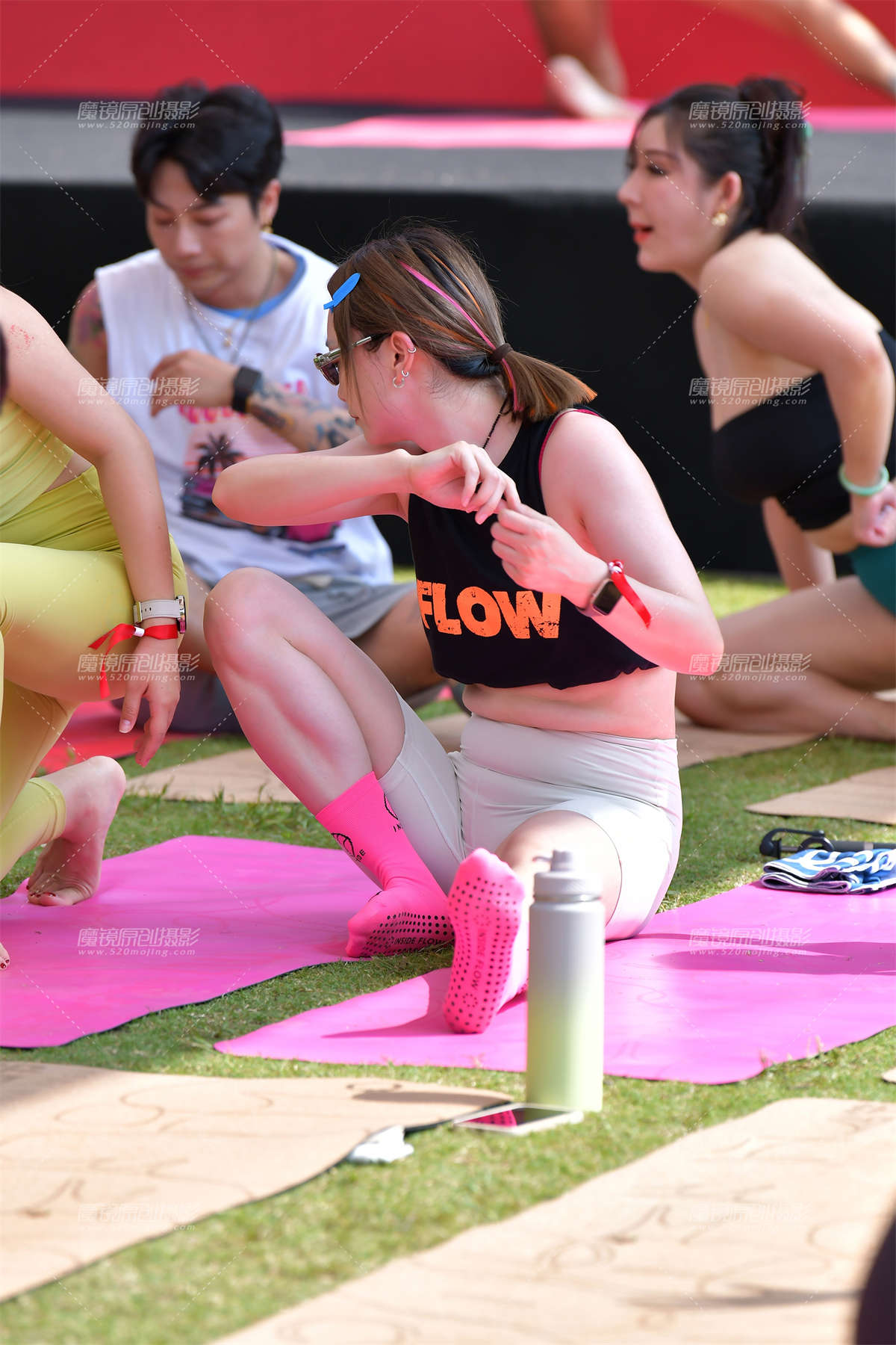 图片[2]-★米白五分瑜伽紧身裤美女-日更街拍