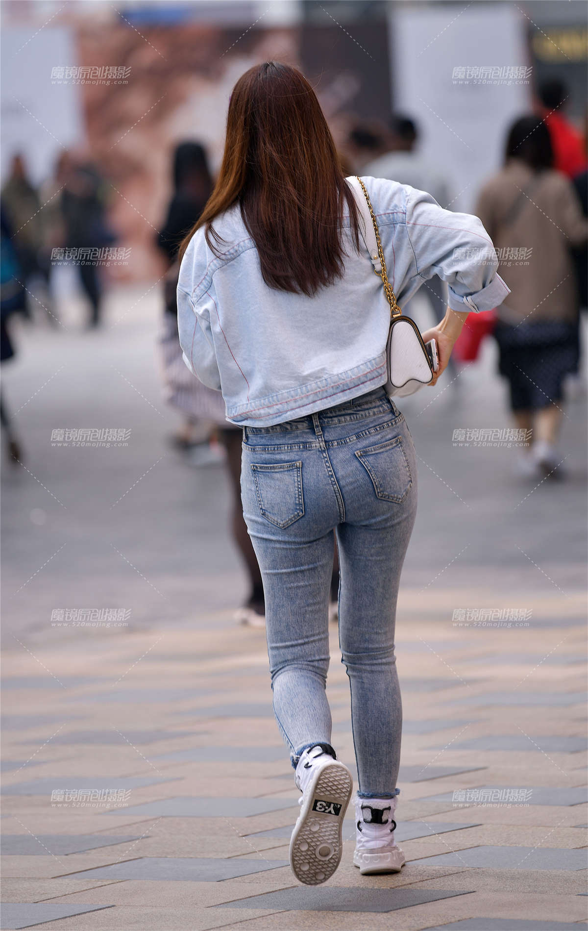 图片[2]-穿牛仔裤的姑娘时尚又性感-日更街拍