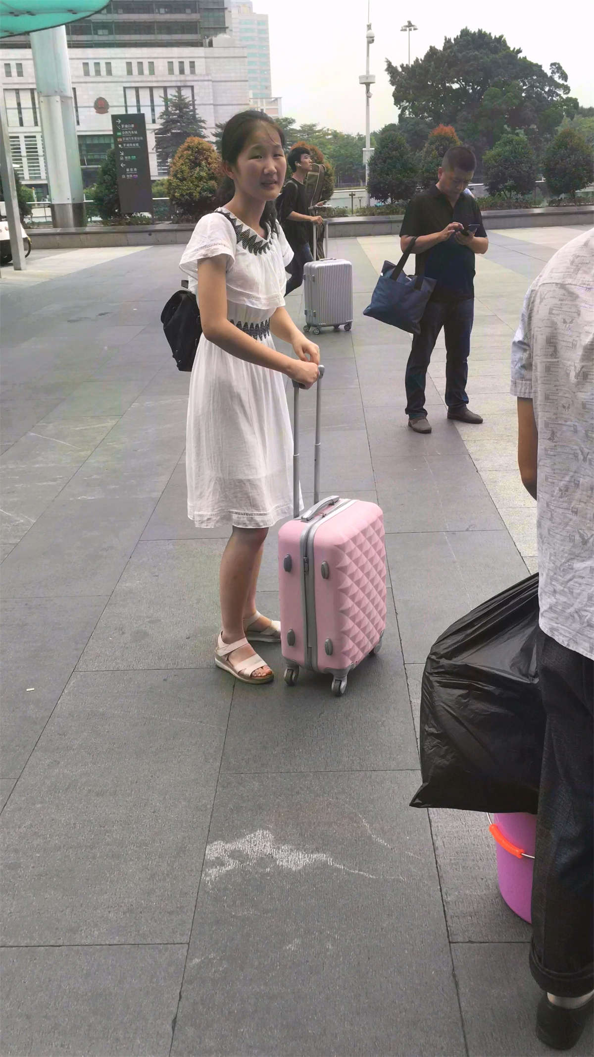 图片[2]-白色连衣裙妹子-日更街拍