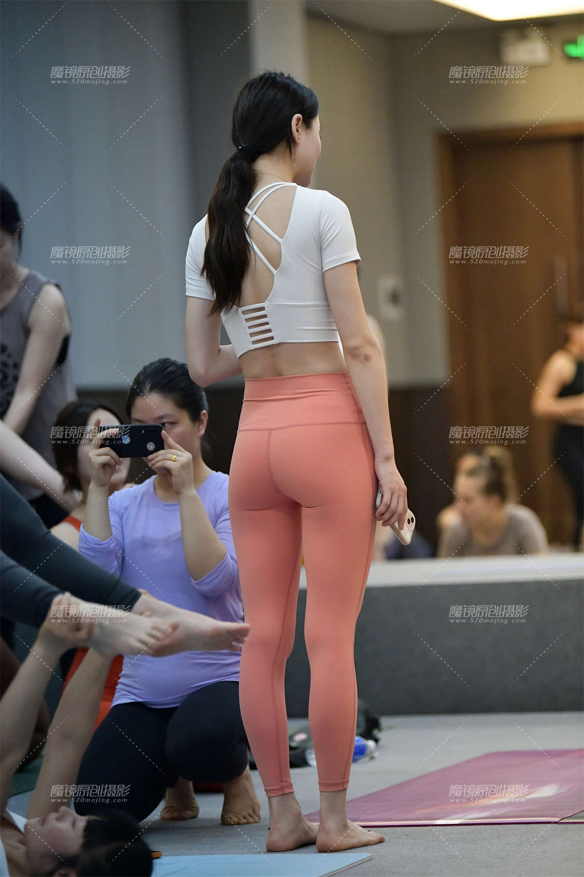 图片[2]-★苗条瑜伽紧身裤美女-日更街拍