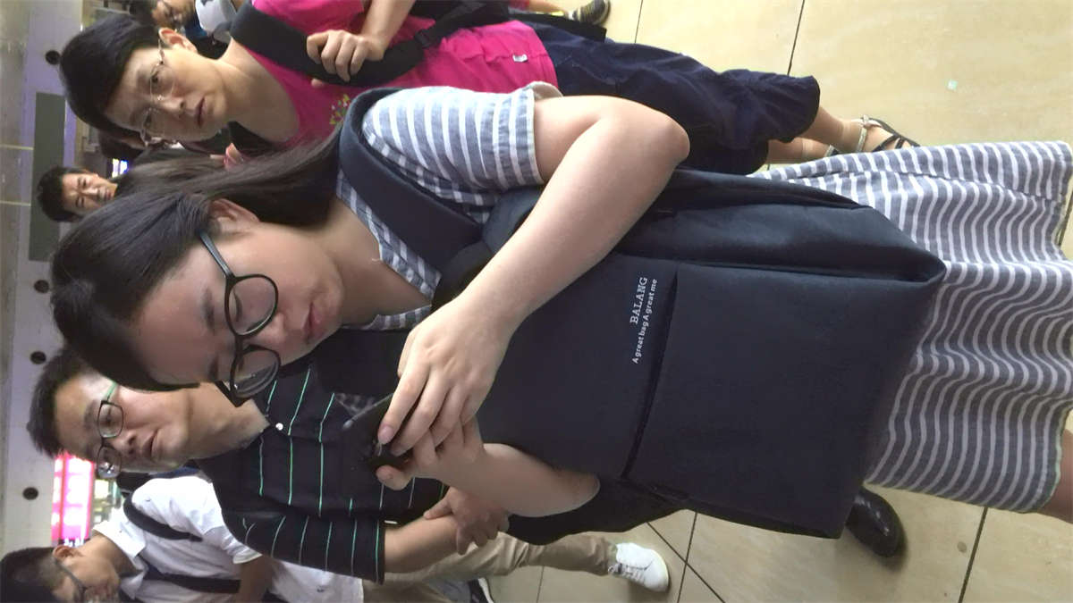 图片[2]-连衣裙眼镜熟女-日更街拍