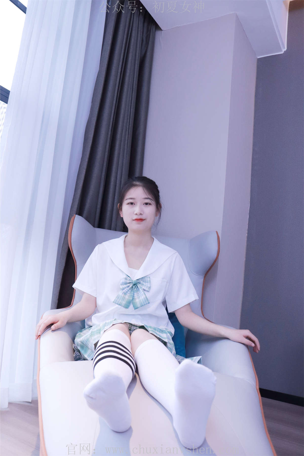 图片[2]-初夏女神 No.013 念念 常规S码绿色JK套搭配小白鞋-日更街拍