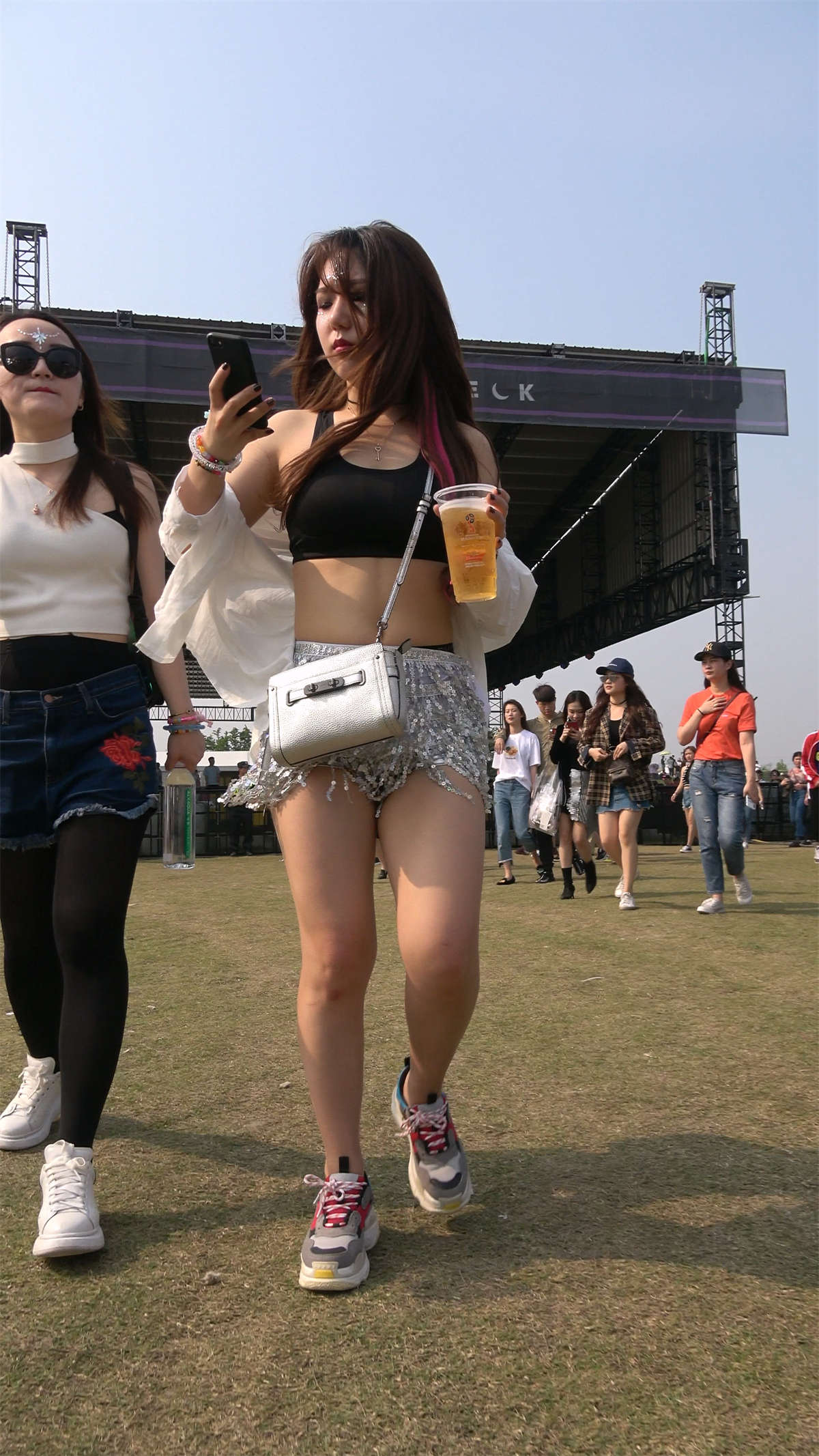 图片[2]-极品丰臀超短裤肉肉的美女-日更街拍