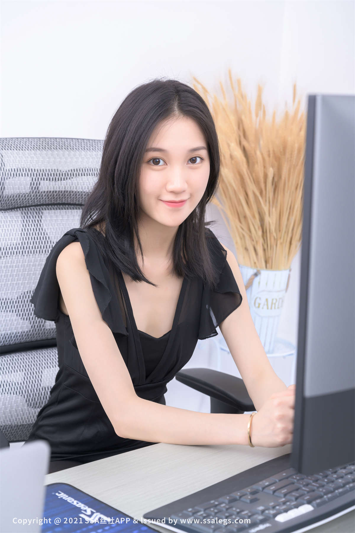 SSA丝社 No.781 模特晶晶的黑丝袜美脚（下）-日更街拍