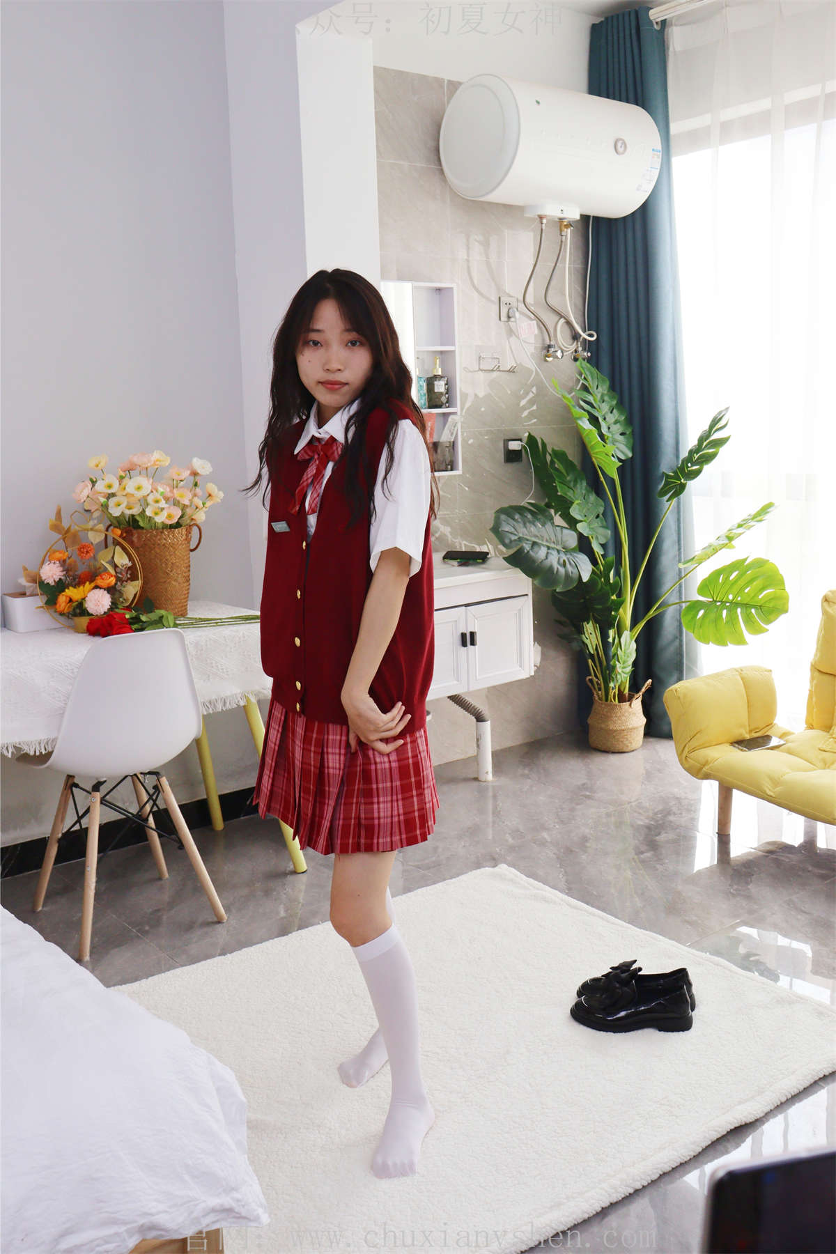 图片[2]-初夏女神 No.014 蓝莓 S码大红色JK套搭小黑皮鞋-日更街拍