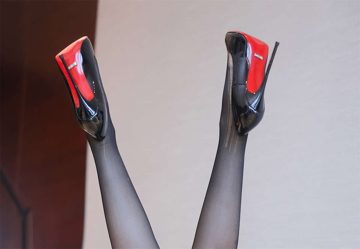 图片[2]-Xiuren秀人网 2024.10.29 NO.9360 小蛮妖Yummy-日更街拍