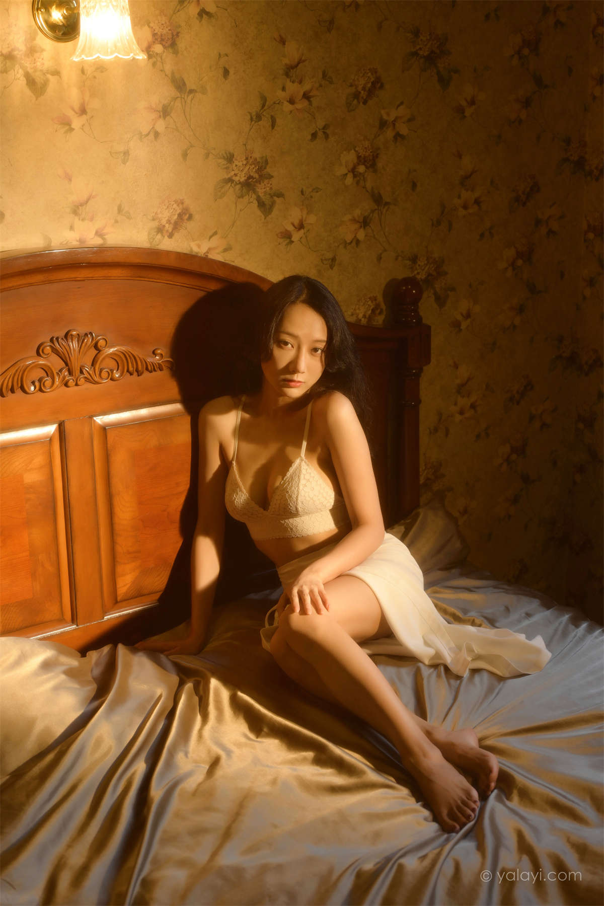 YALAYI雅拉伊2022.10.12 NO.979 她是谁 何嘉颖-日更街拍