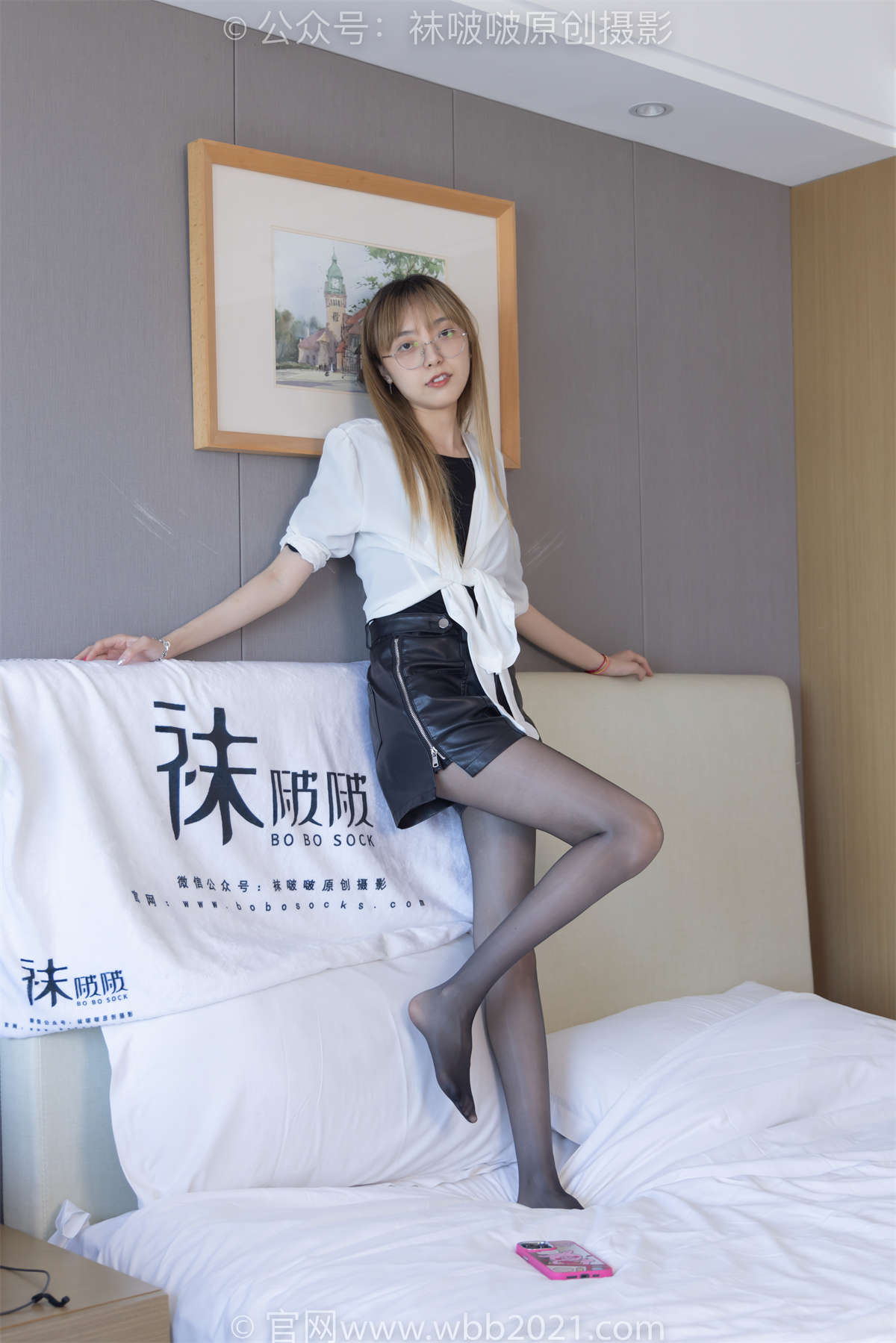 袜啵啵 No.259 稚予-两双长靴、油亮黑丝（脚尖透明款）花絮版-日更街拍