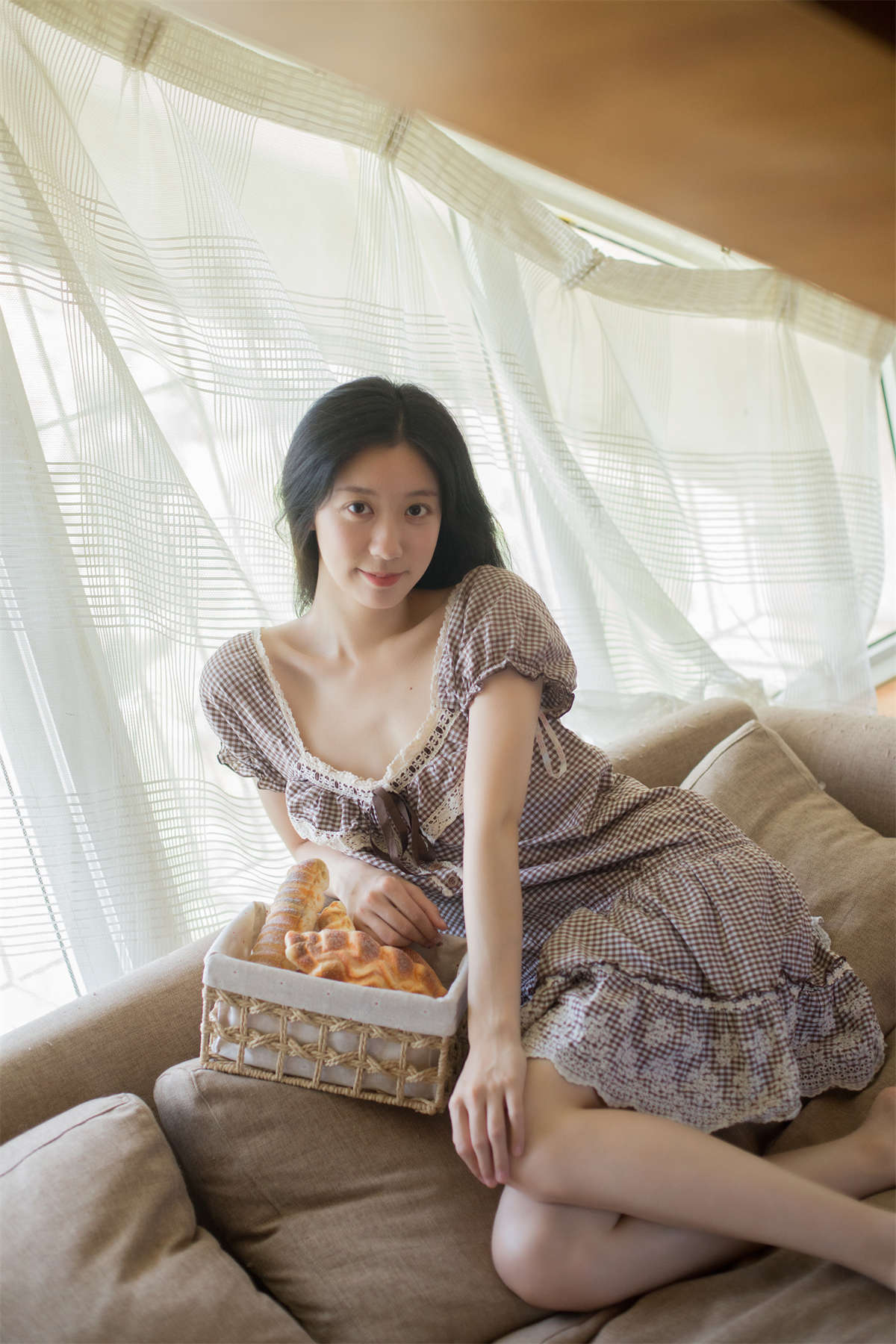 YITUYU艺图语 2023.08.31 要吃布丁吗 饲猫少女--日更街拍
