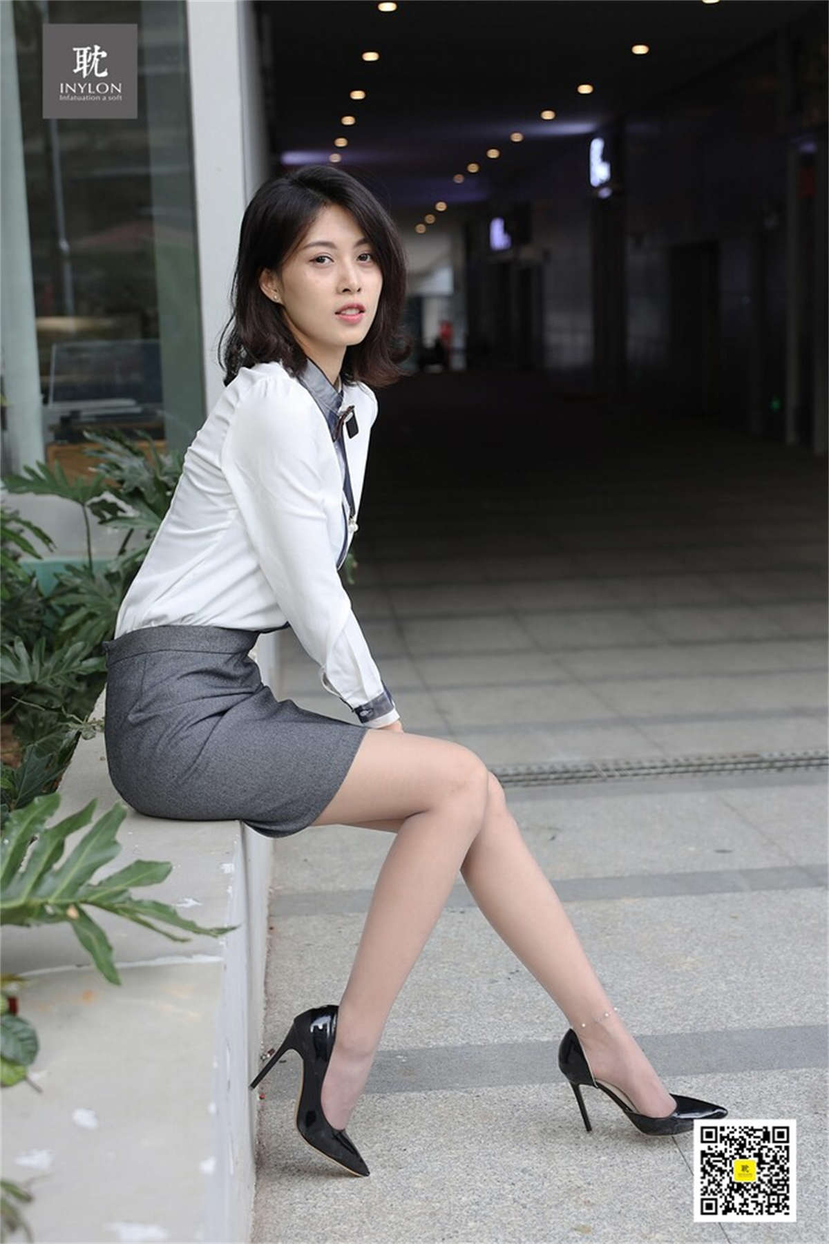 图片[2]-IESS异思趣向 耽丝001：丘主管 灰色的演绎-日更街拍