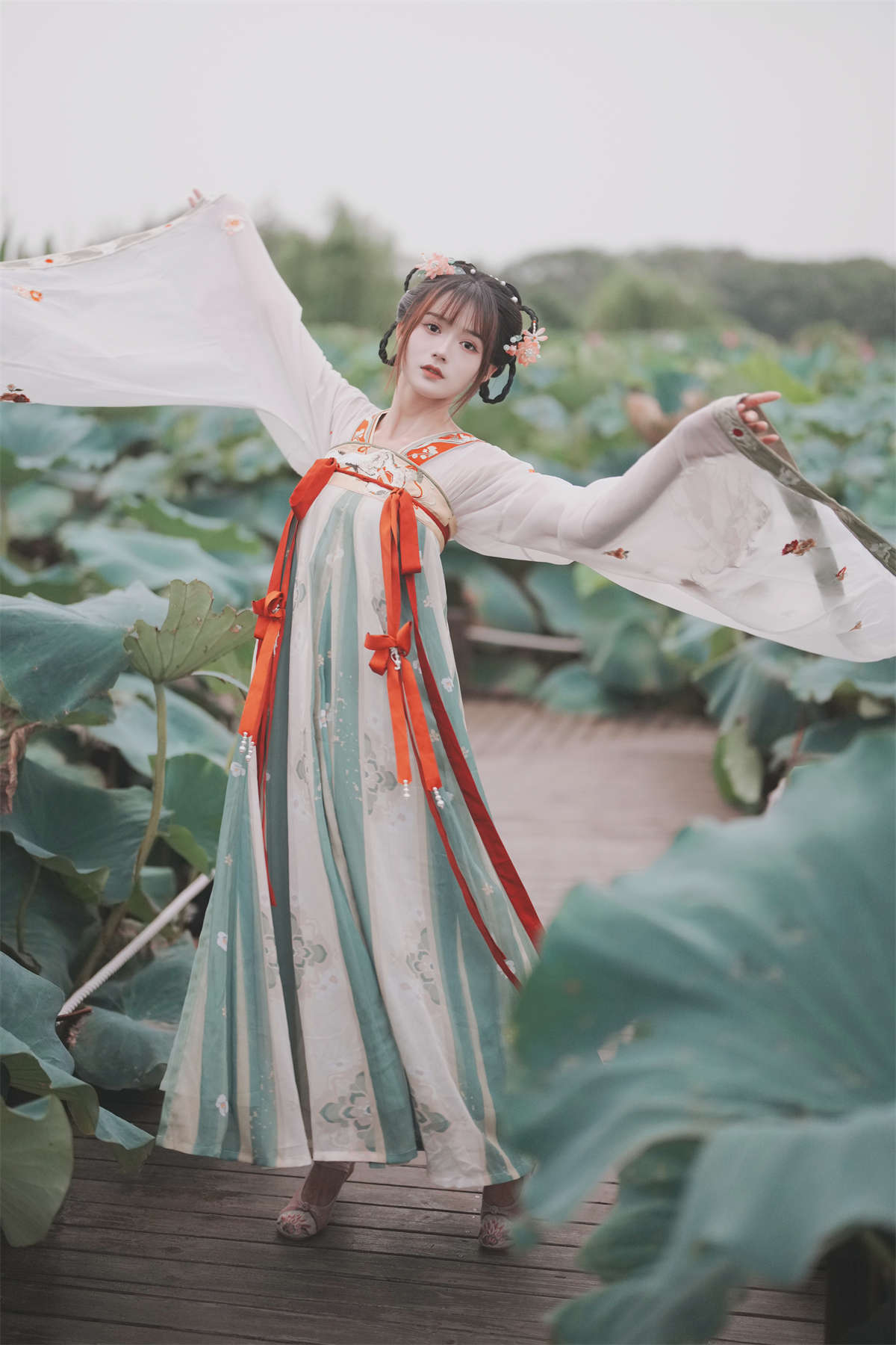 YITUYU艺图语 2023.07.07 荷香袅袅 兔子Zzz不吃胡萝卜-日更街拍