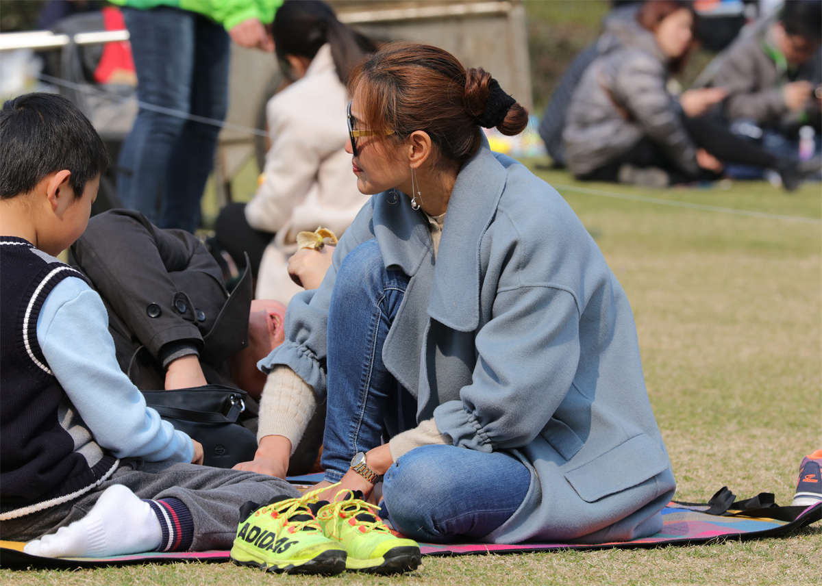 图片[2]-踏青公园街拍系列No.628 果然薄丝最适合优雅的女人-日更街拍