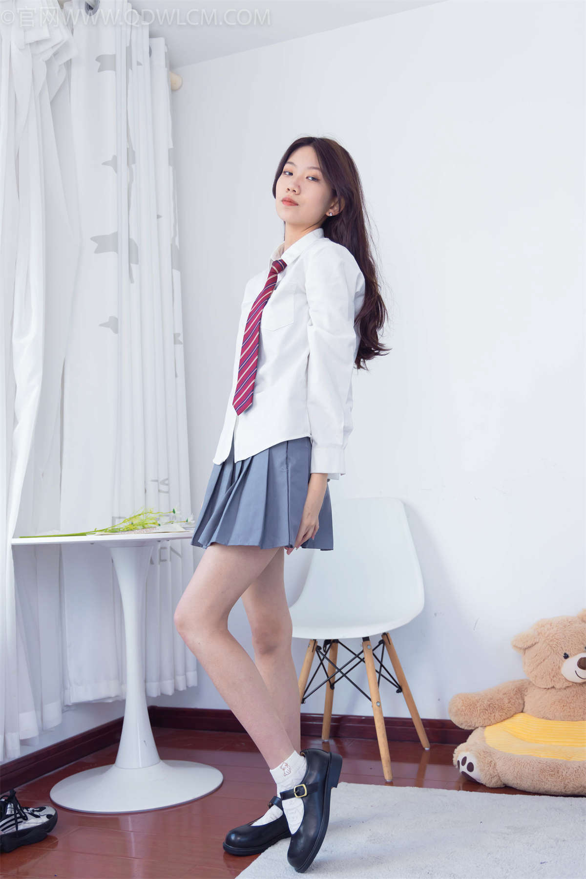 物恋传媒 NO.1367 纤纤-阴雨连绵-日更街拍