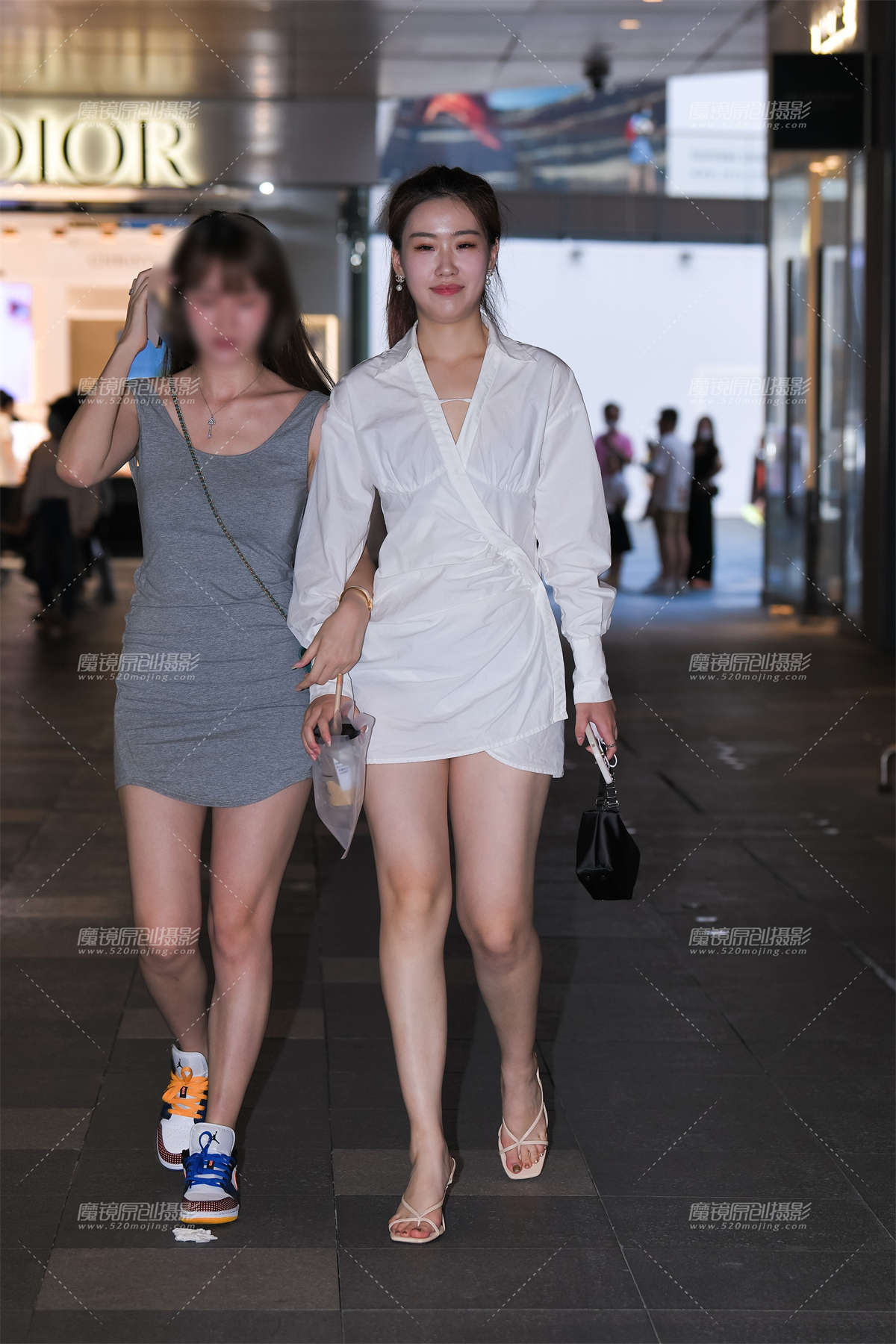 大白裙长腿美女-日更街拍