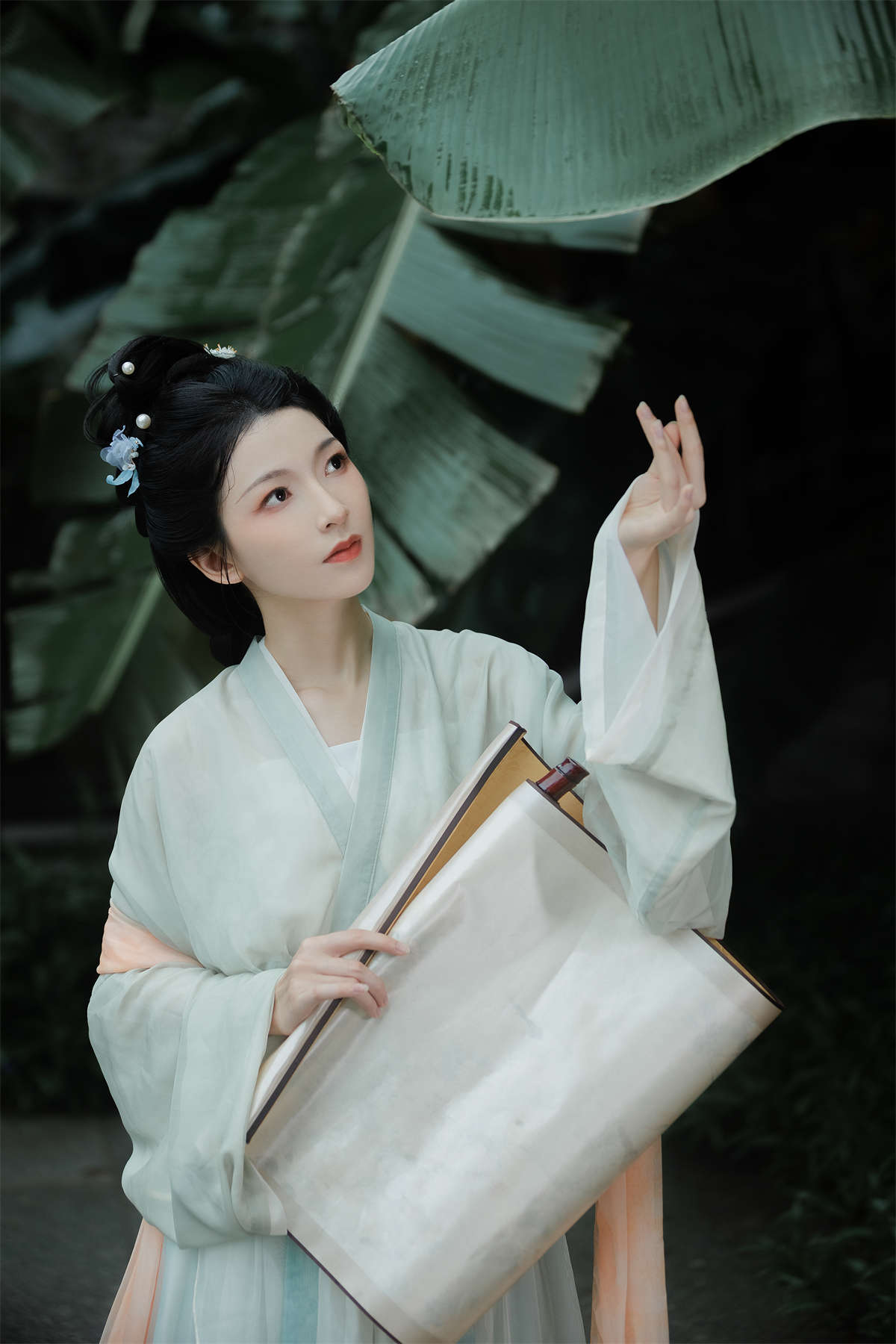 YITUYU艺图语 2023.07.07 雨打芭蕉 芙蕖尚盈插图1