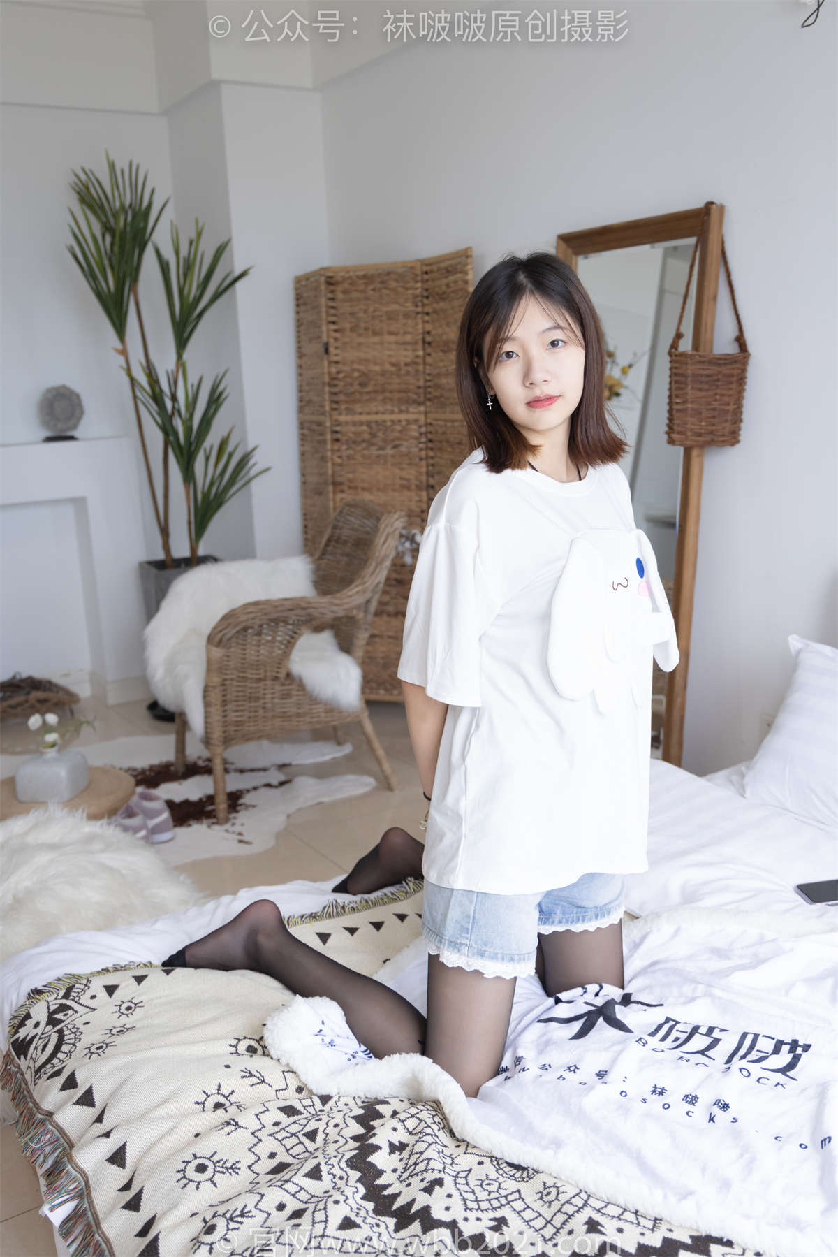 袜啵啵 No.233 小甜豆-板鞋、黑丝（脚尖加固款）花絮版-日更街拍