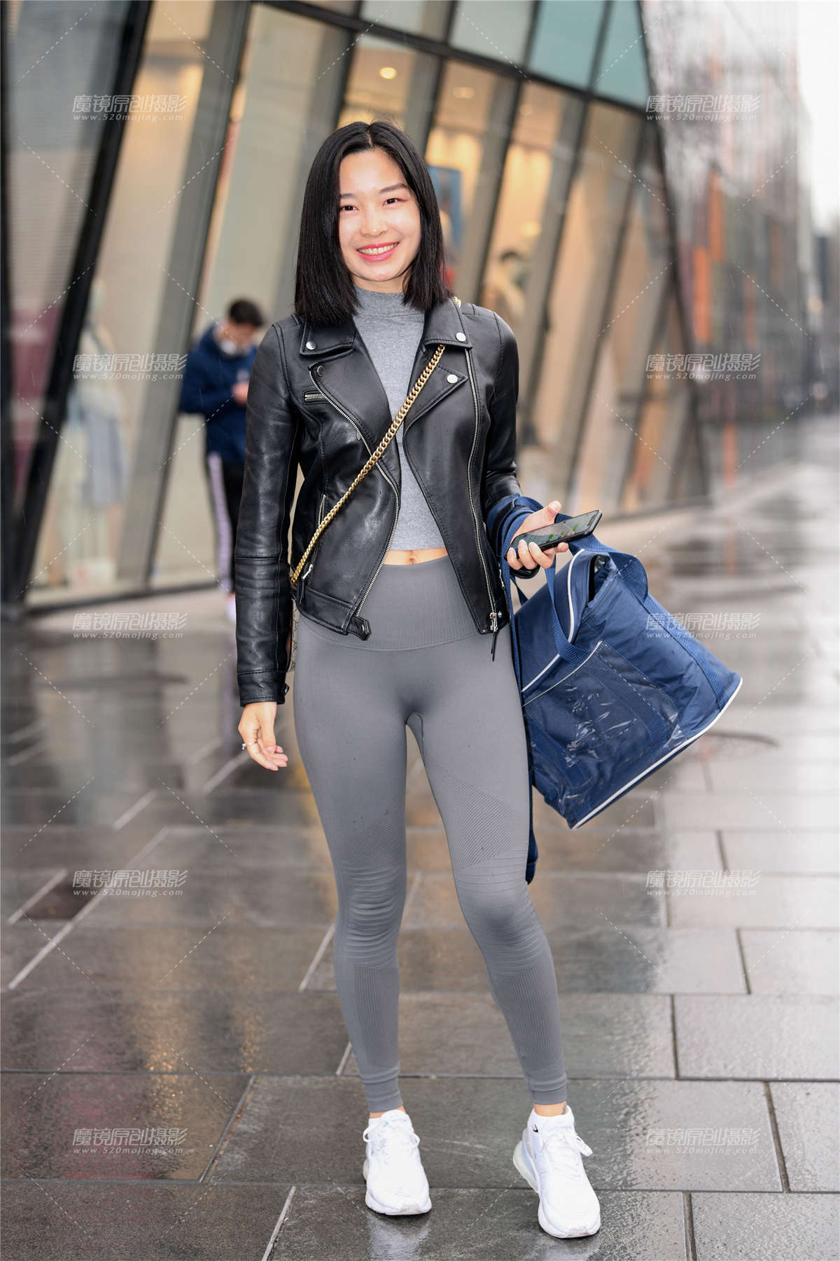 紧身健美裤包裹出性感美臀-日更街拍