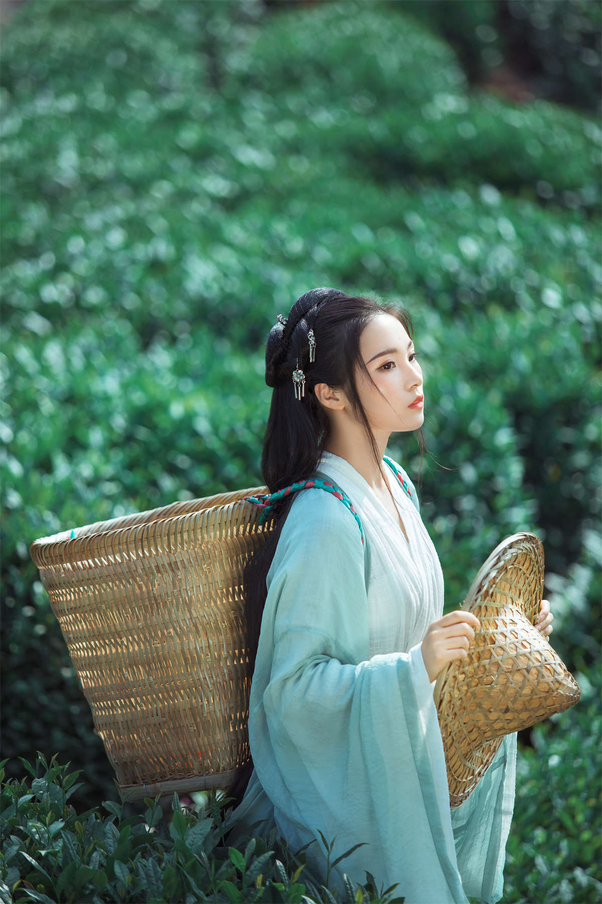 YITUYU艺图语 2022.05.26 茶山 一个白鹿-日更街拍