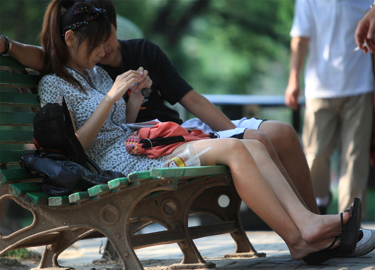 踏青公园街拍系列No.496 少女就是有鲜嫩的感觉-日更街拍