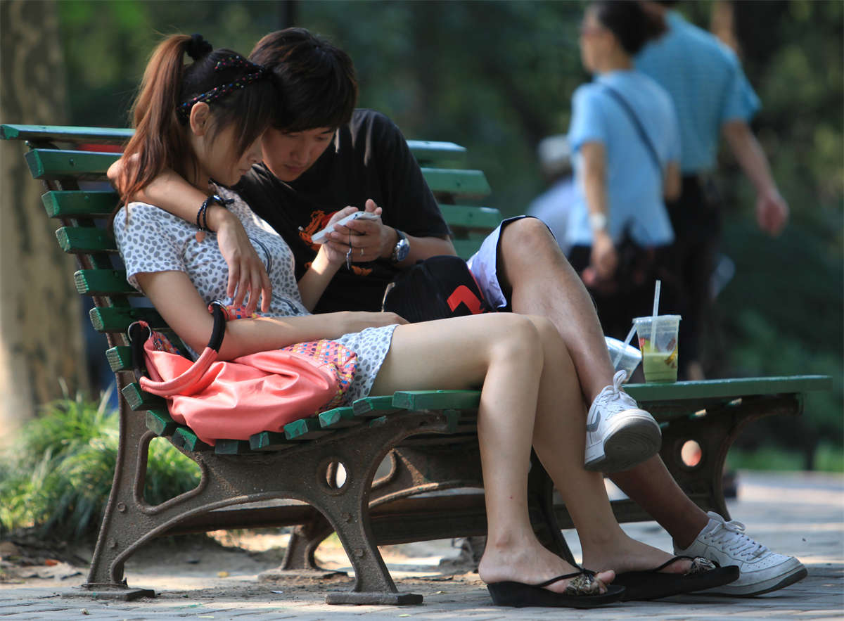 图片[2]-踏青公园街拍系列No.496 少女就是有鲜嫩的感觉-日更街拍