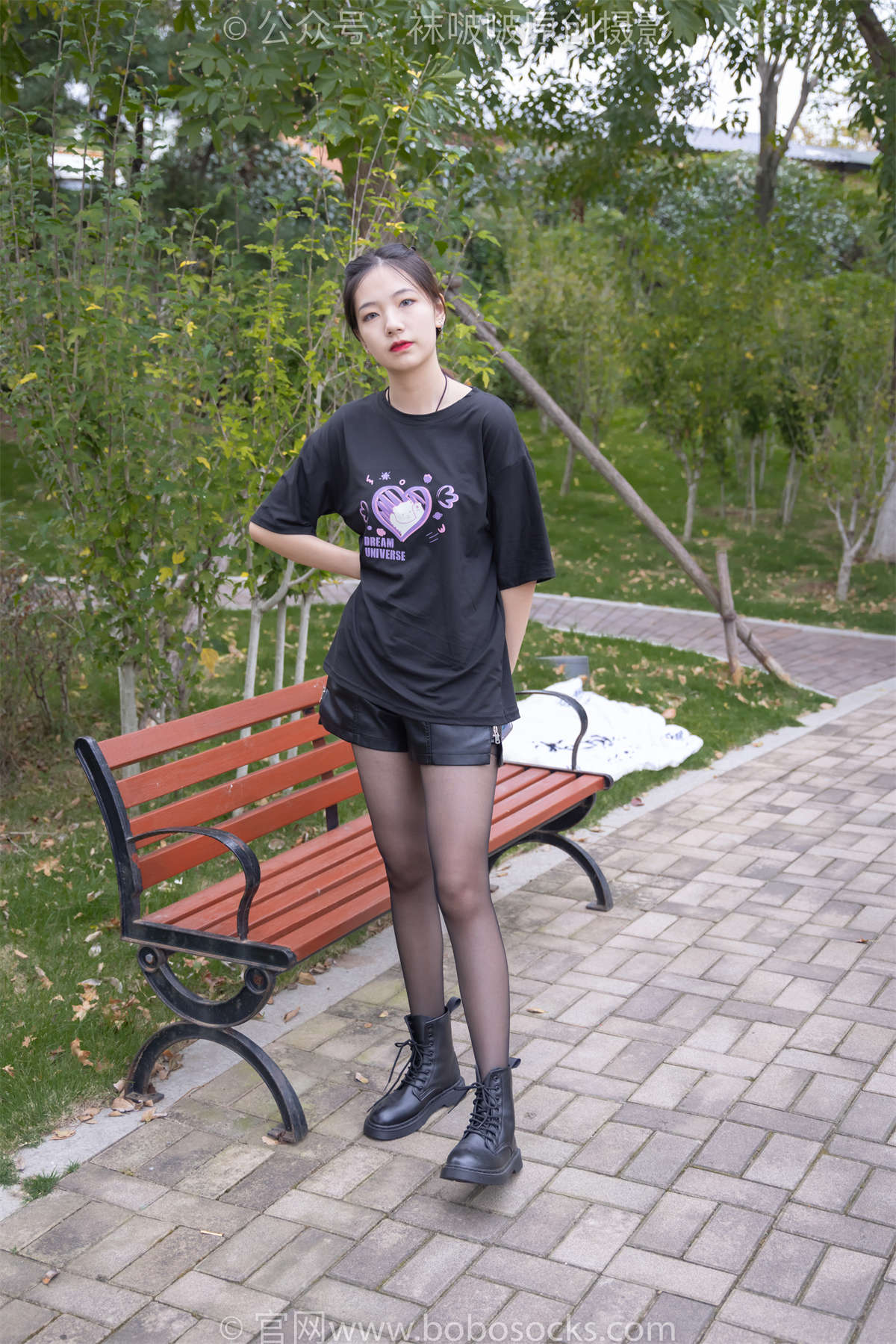 图片[2]-袜啵啵 No.221 小甜豆-马丁靴、黑丝（脚尖加固款）花絮版-日更街拍