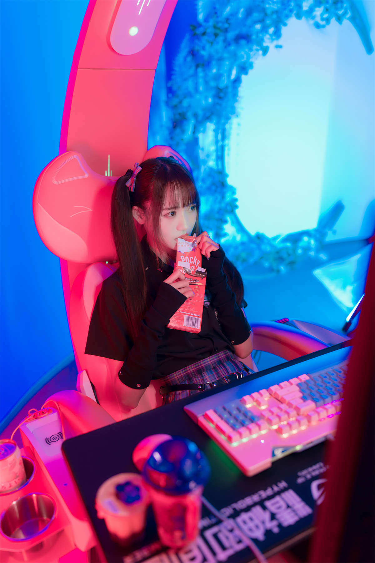 YITUYU艺图语 2022.06.09 电竞少女 兔子Zzz不吃胡萝卜-日更街拍
