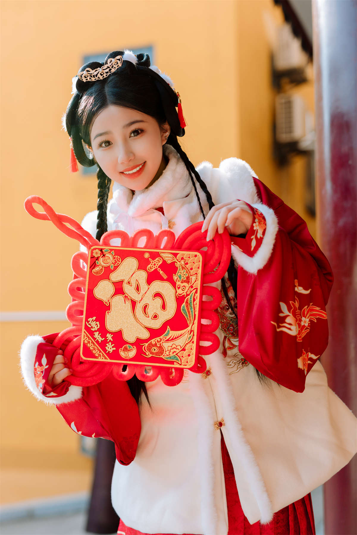 YITUYU艺图语 2024.02.15 欢喜过新年 羊毛珊儿-日更街拍