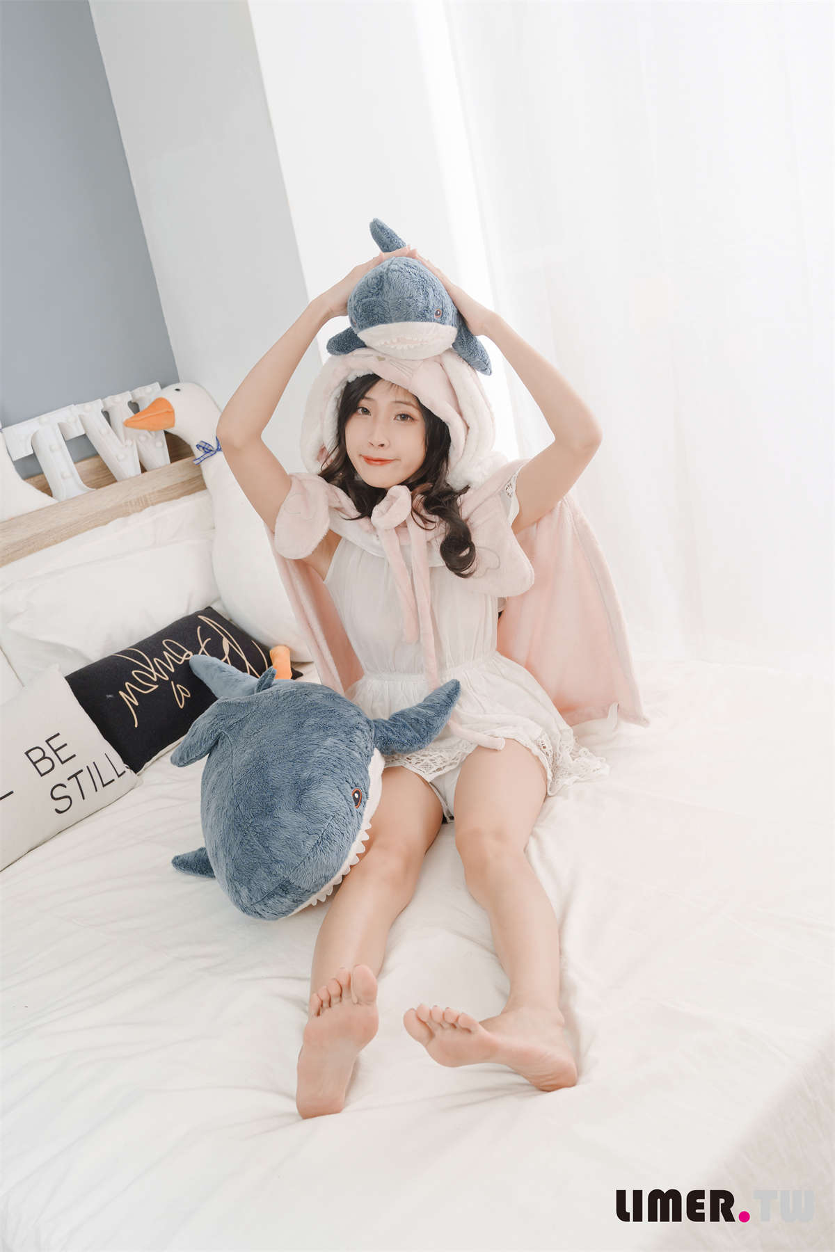 图片[2]-Limerence原创 No.57 素人Yumi 变身可爱兔兔送裸足来拜年-日更街拍