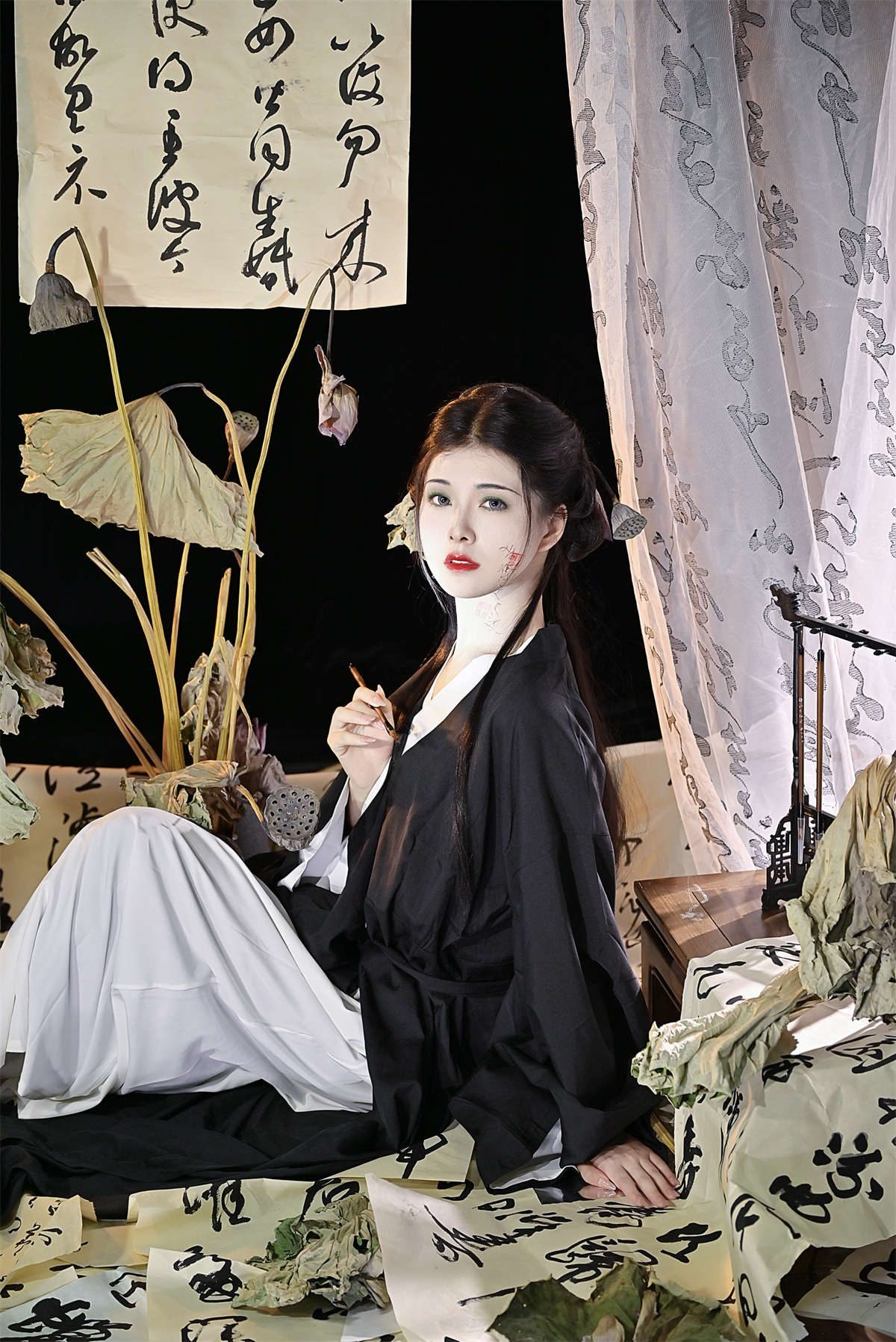 YITUYU艺图语 2023.08.16 残荷 伊伊不想长胖胖插图1