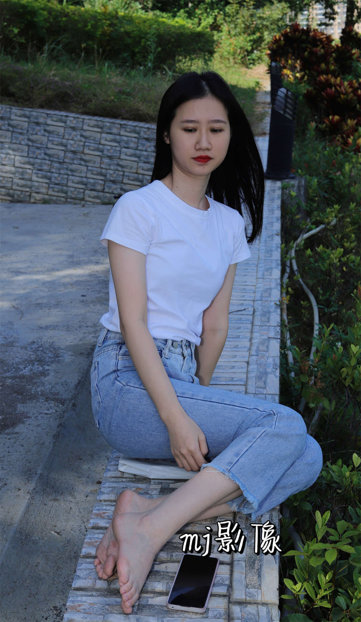 图片[2]-aapary摄影 No.101 极品美女小芳公园脱掉鞋袜展示极品美脚-日更街拍