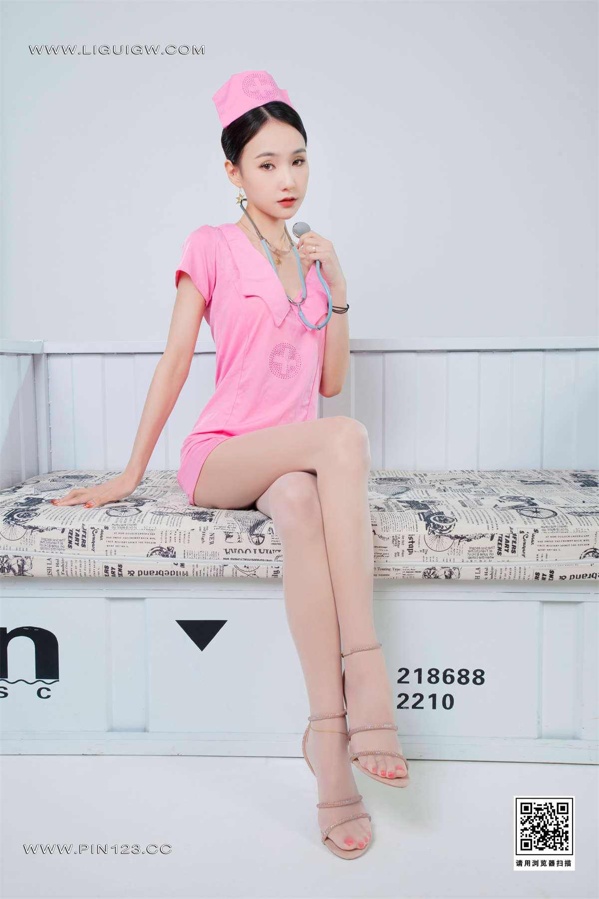 Ligui丽柜 2023.12.25 小护士-上 心心-日更街拍