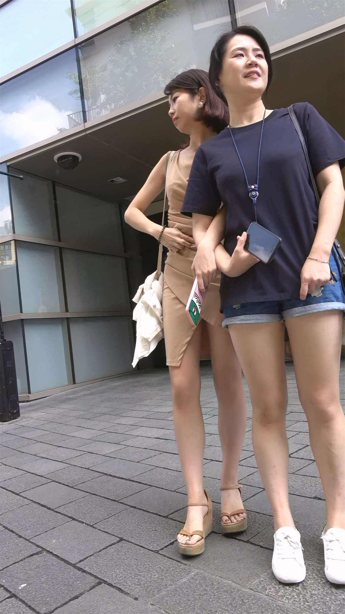 性感诱人包臀裙极品漂亮美女-日更街拍