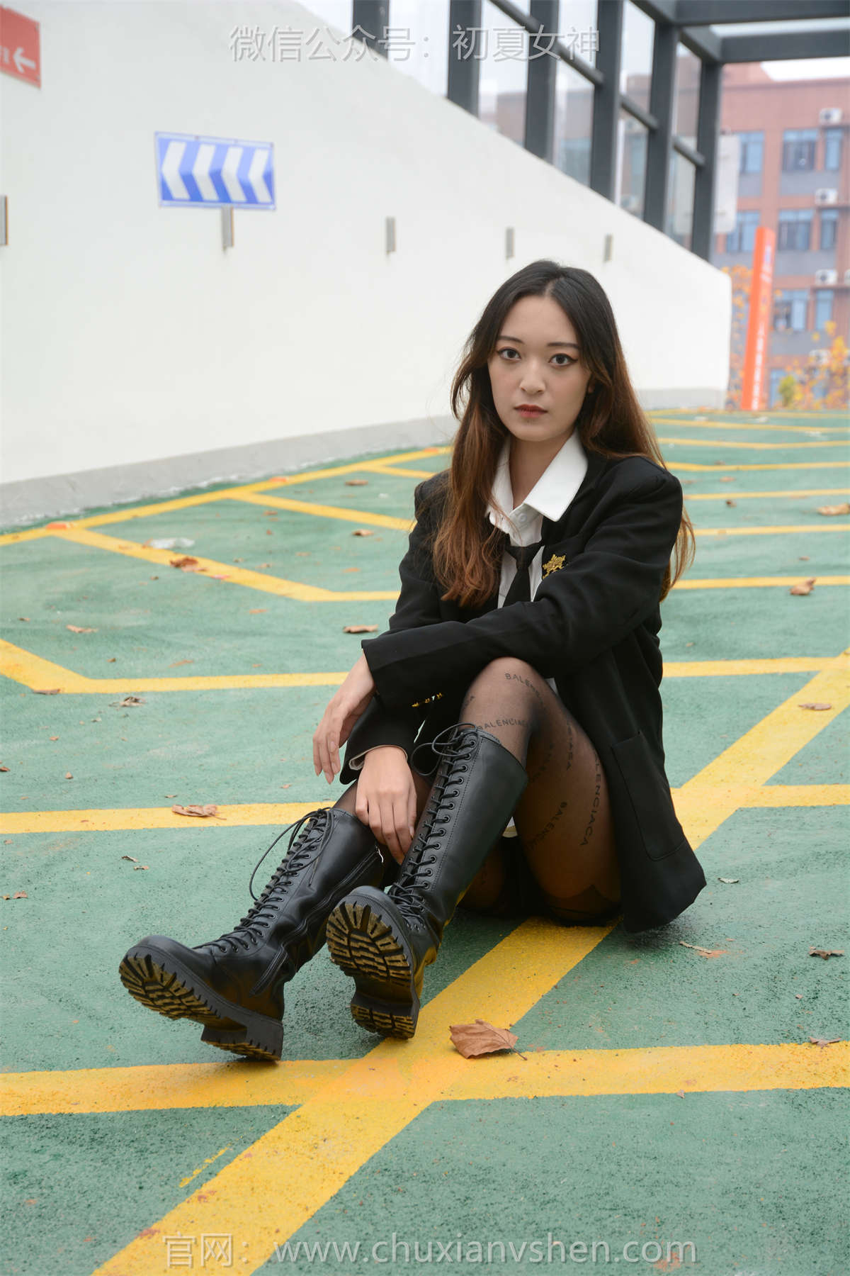 初夏女神 NO.127 依依 学校车库-日更街拍
