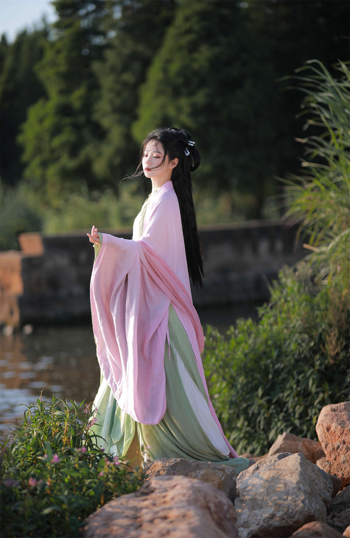 YITUYU艺图语 2022.08.30 人间烟火色 落花人独立-日更街拍