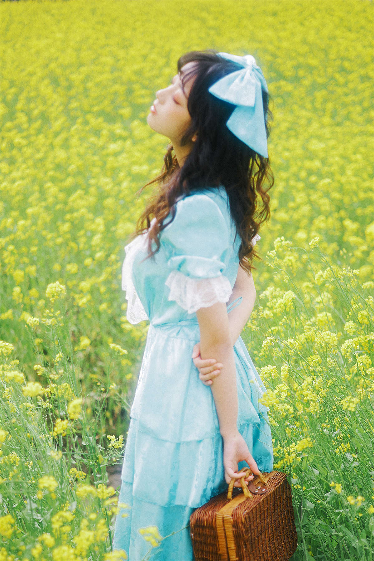 YITUYU艺图语 2022.05.26 黄色花海 芊芊-日更街拍