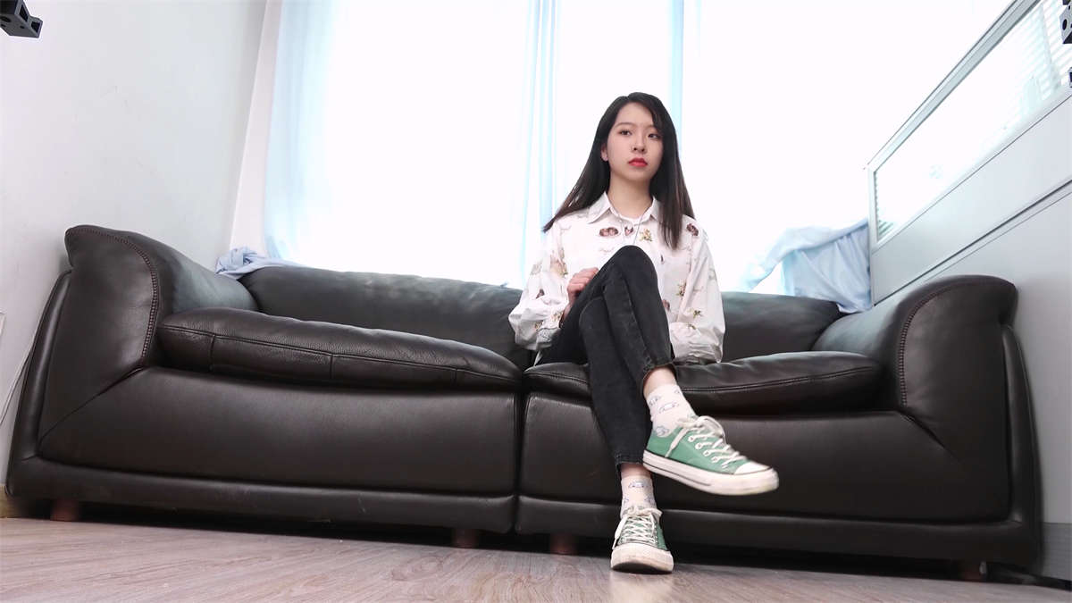 Sexy Asian Girls Feet Vol.016 Yiyi展示她性感的小脚丫-日更街拍