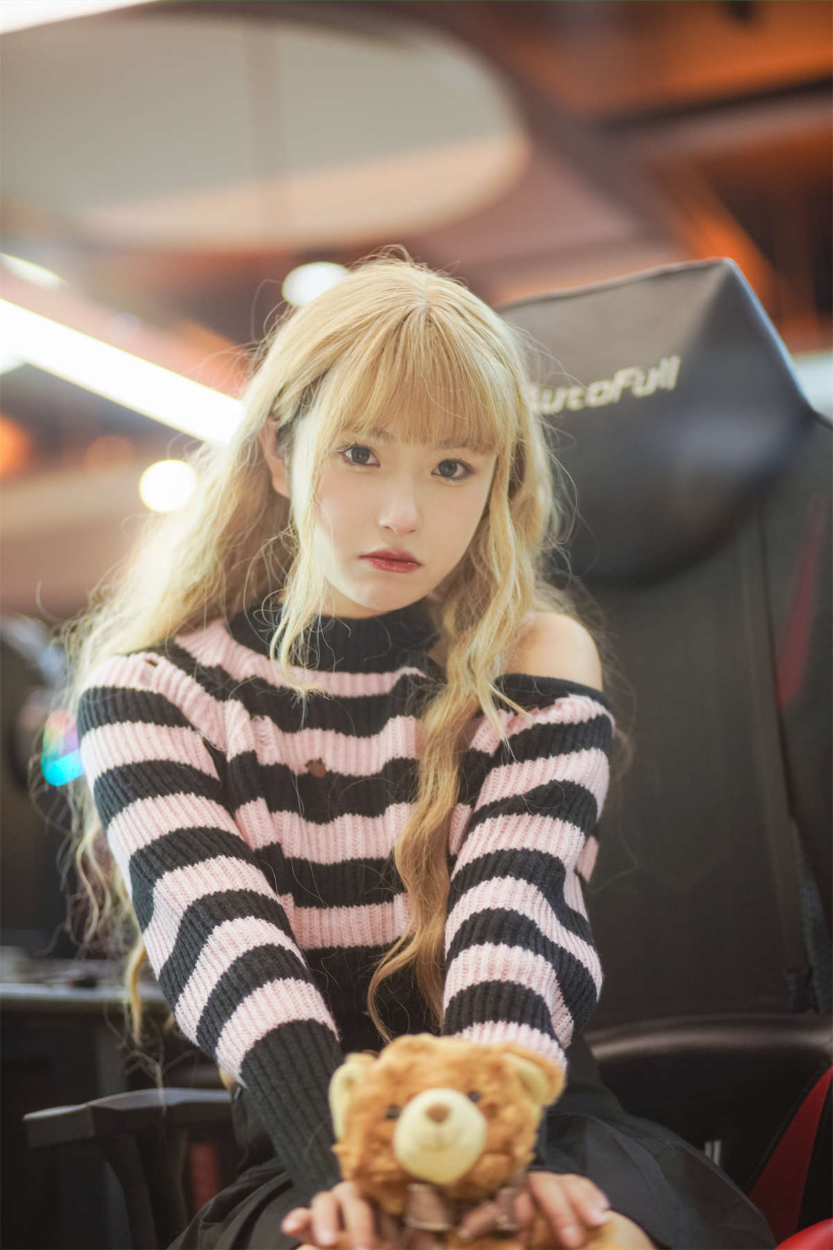 YITUYU艺图语 2022.11.10 电竞少女 -炸鸡冰可乐-插图1